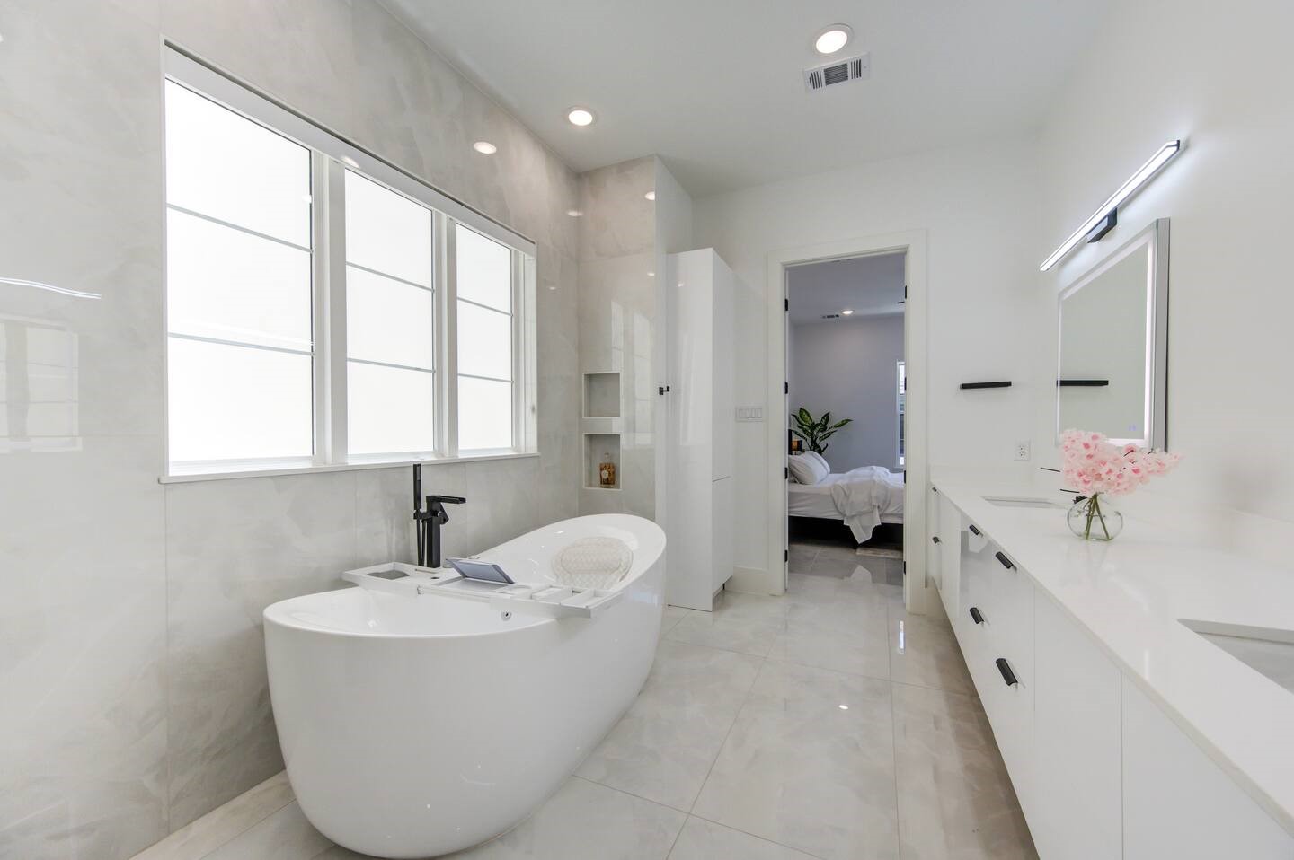 5702 Fairdale Ln C Property Photo 26