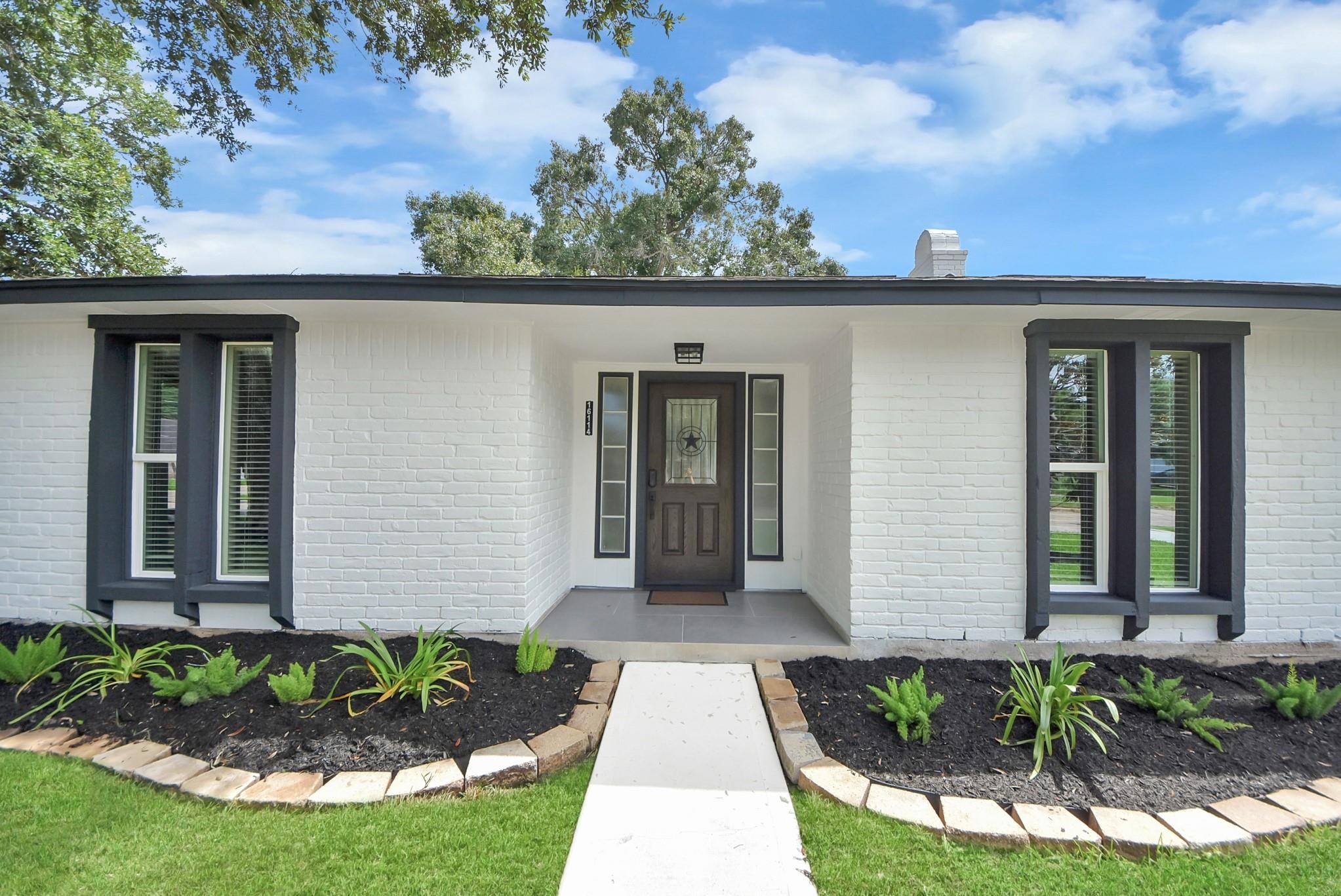 16114 Forest Bend Avenue Property Photo 2