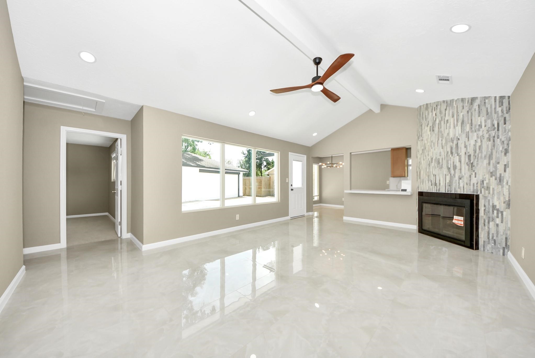 16114 Forest Bend Avenue Property Photo 5