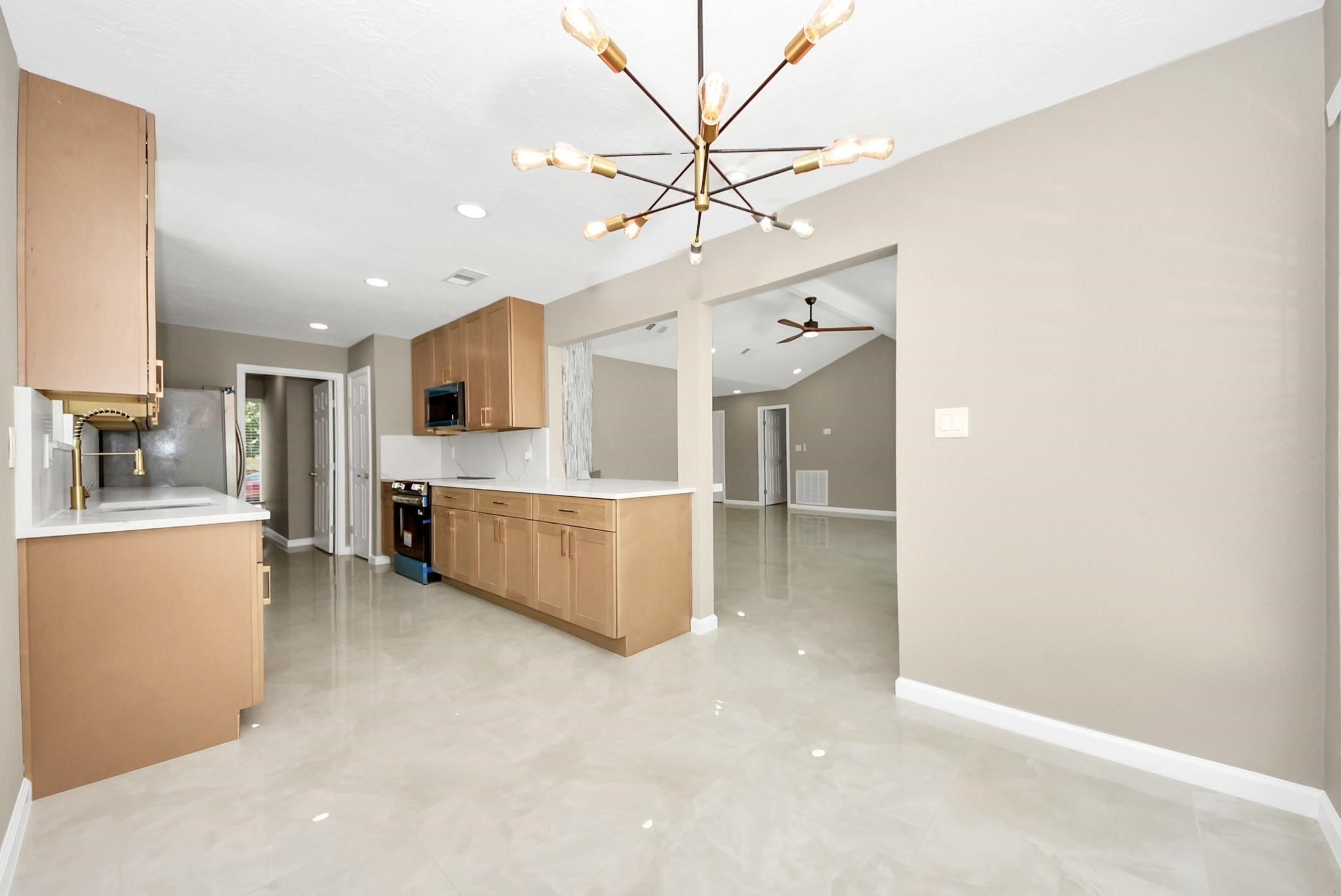 16114 Forest Bend Avenue Property Photo 10