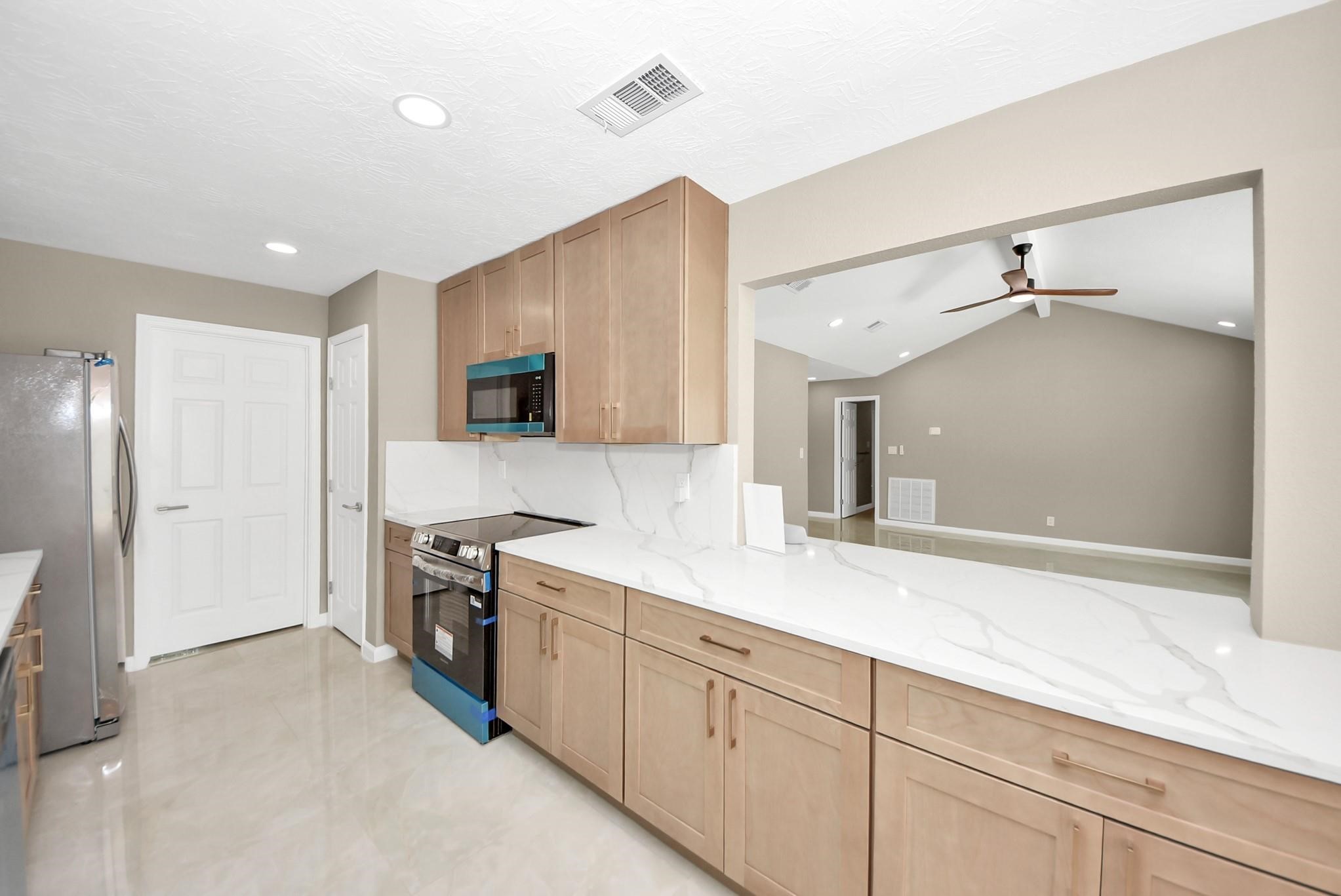 16114 Forest Bend Avenue Property Photo 12