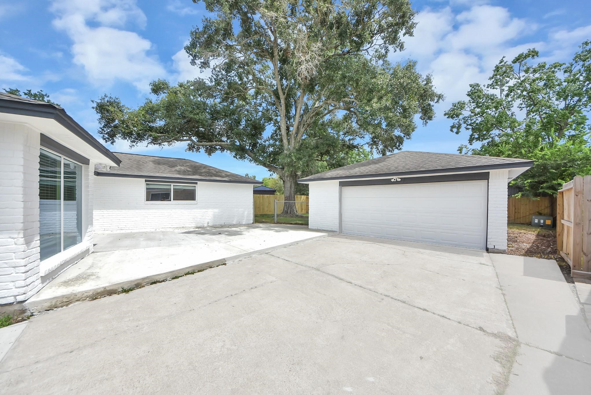 16114 Forest Bend Avenue Property Photo 33