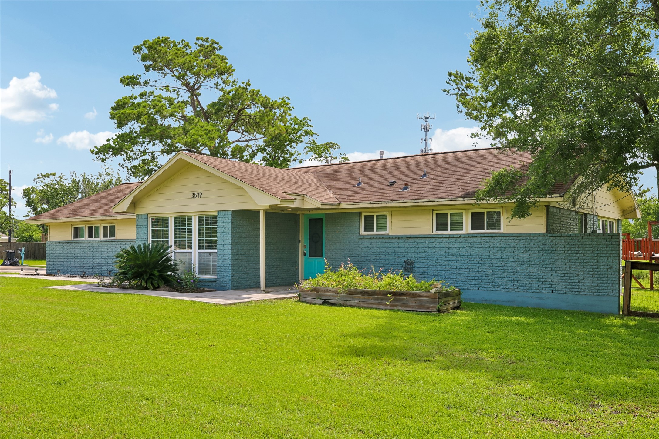 3519 Highway 146 S Property Photo 1