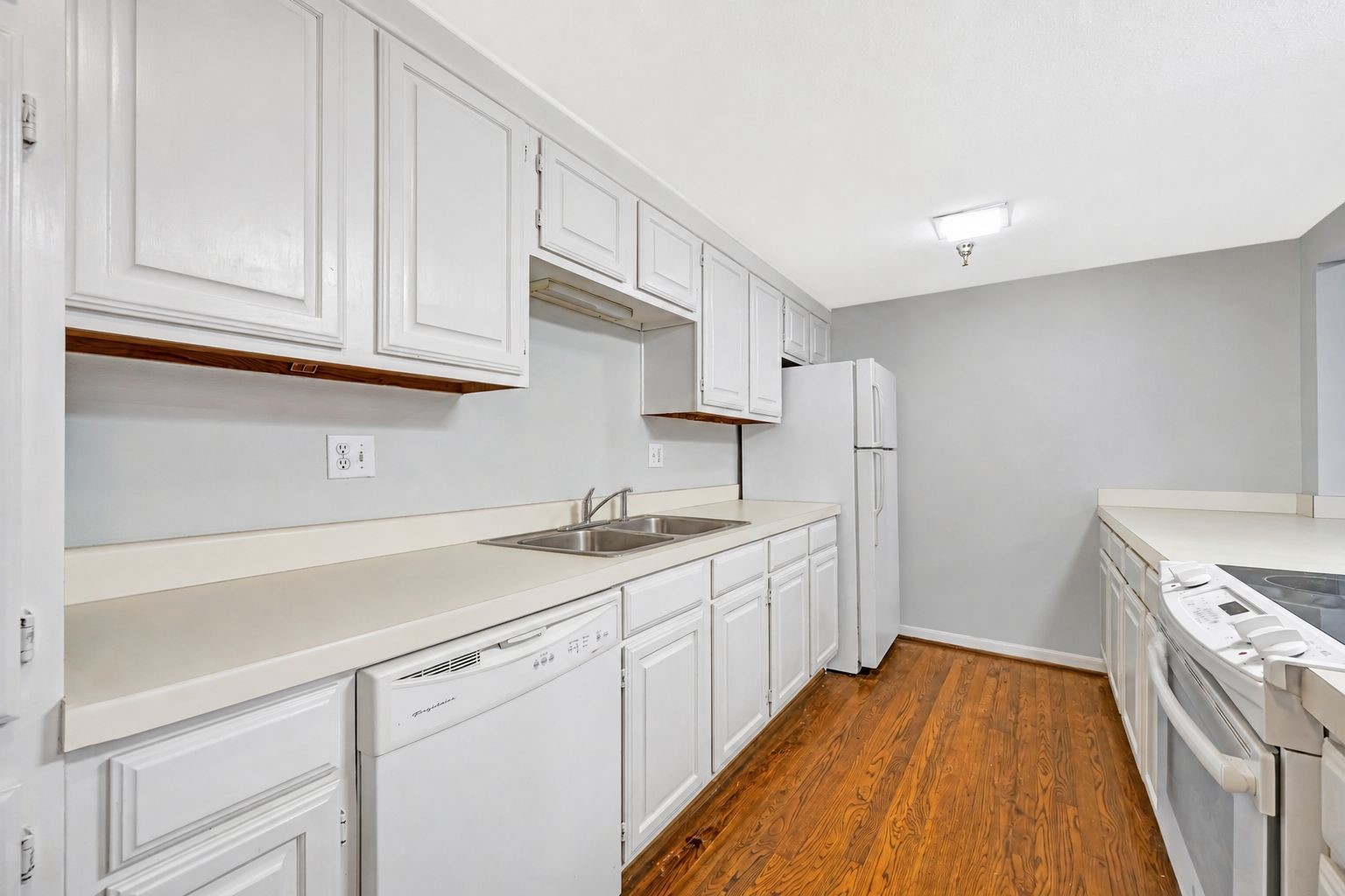 2121 Strand St 2b Property Photo 7
