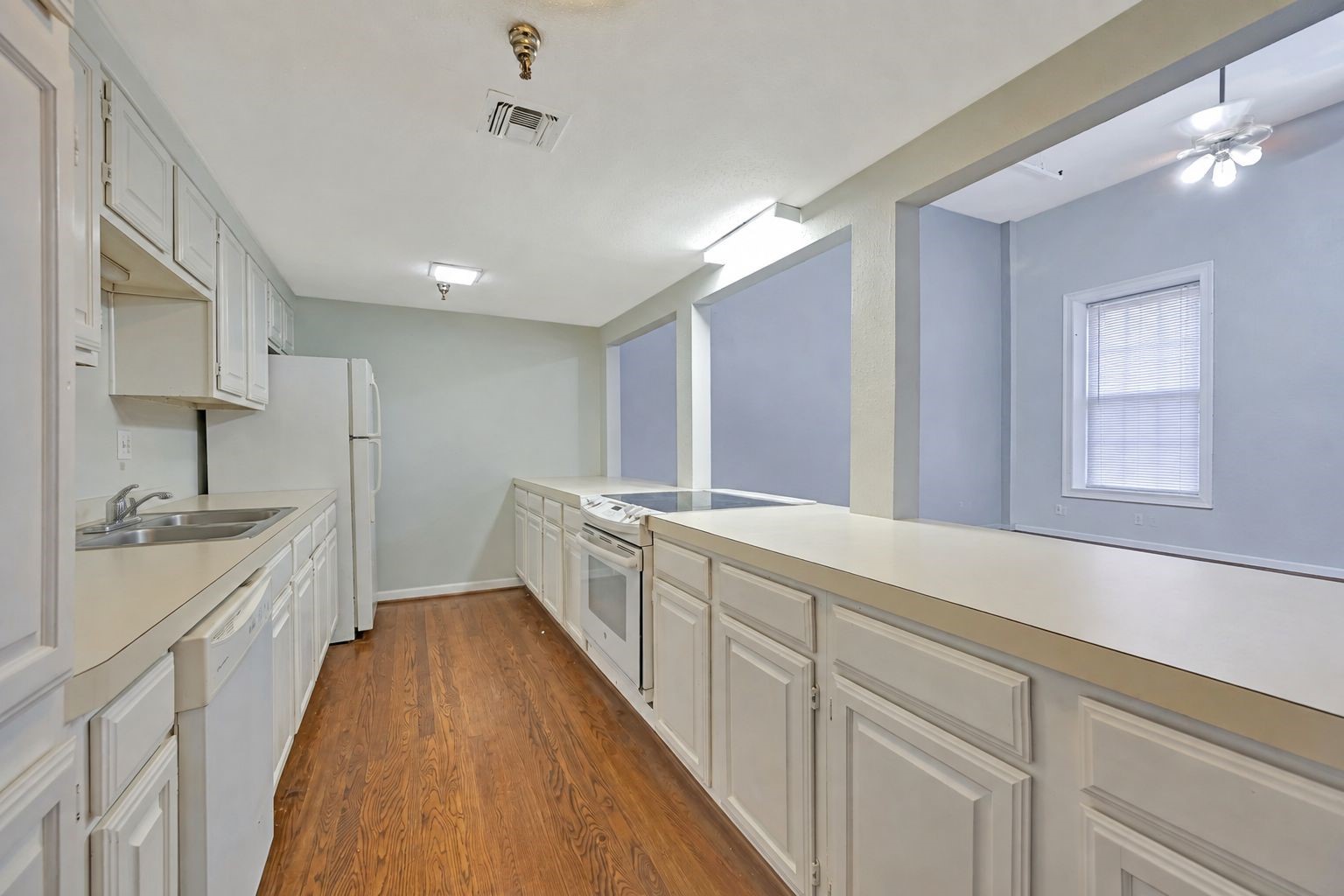 2121 Strand St 2b Property Photo 8