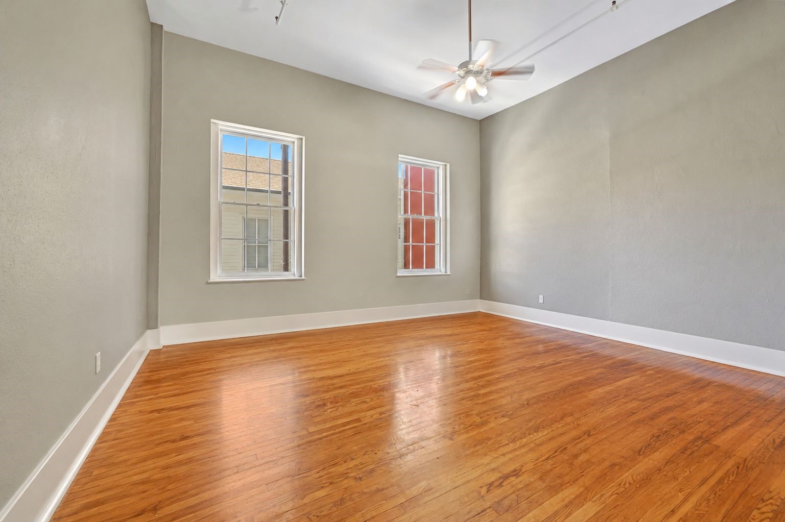 2121 Strand St 2b Property Photo 9