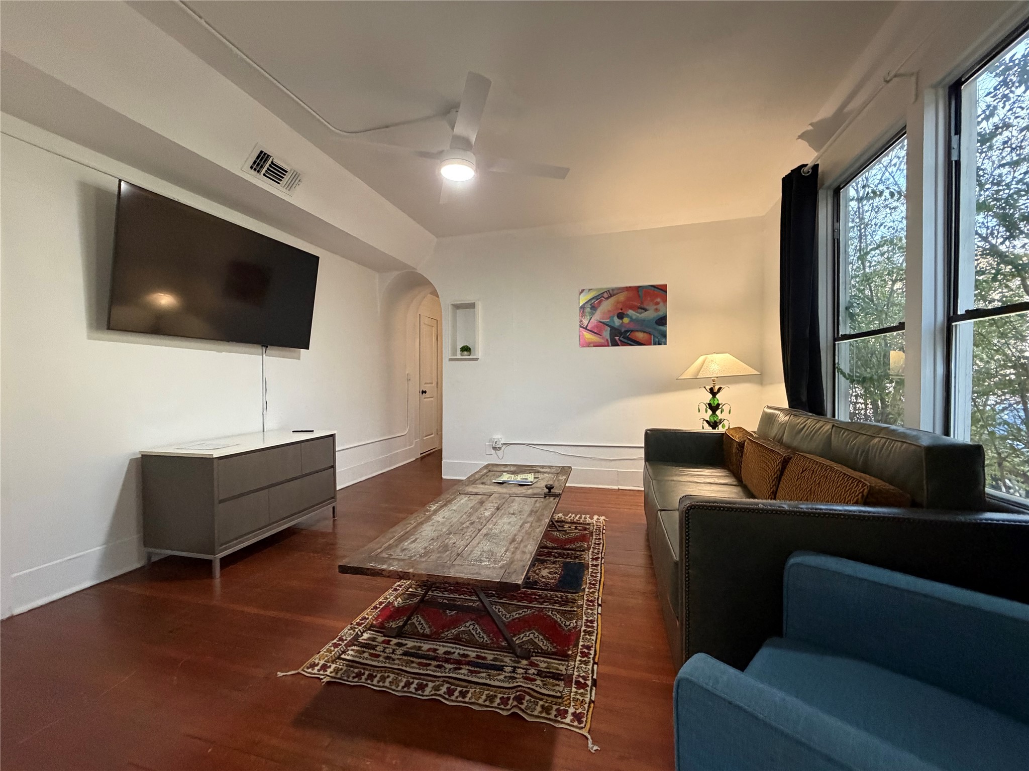 402 Hyde Park Boulevard 1 Property Photo 3