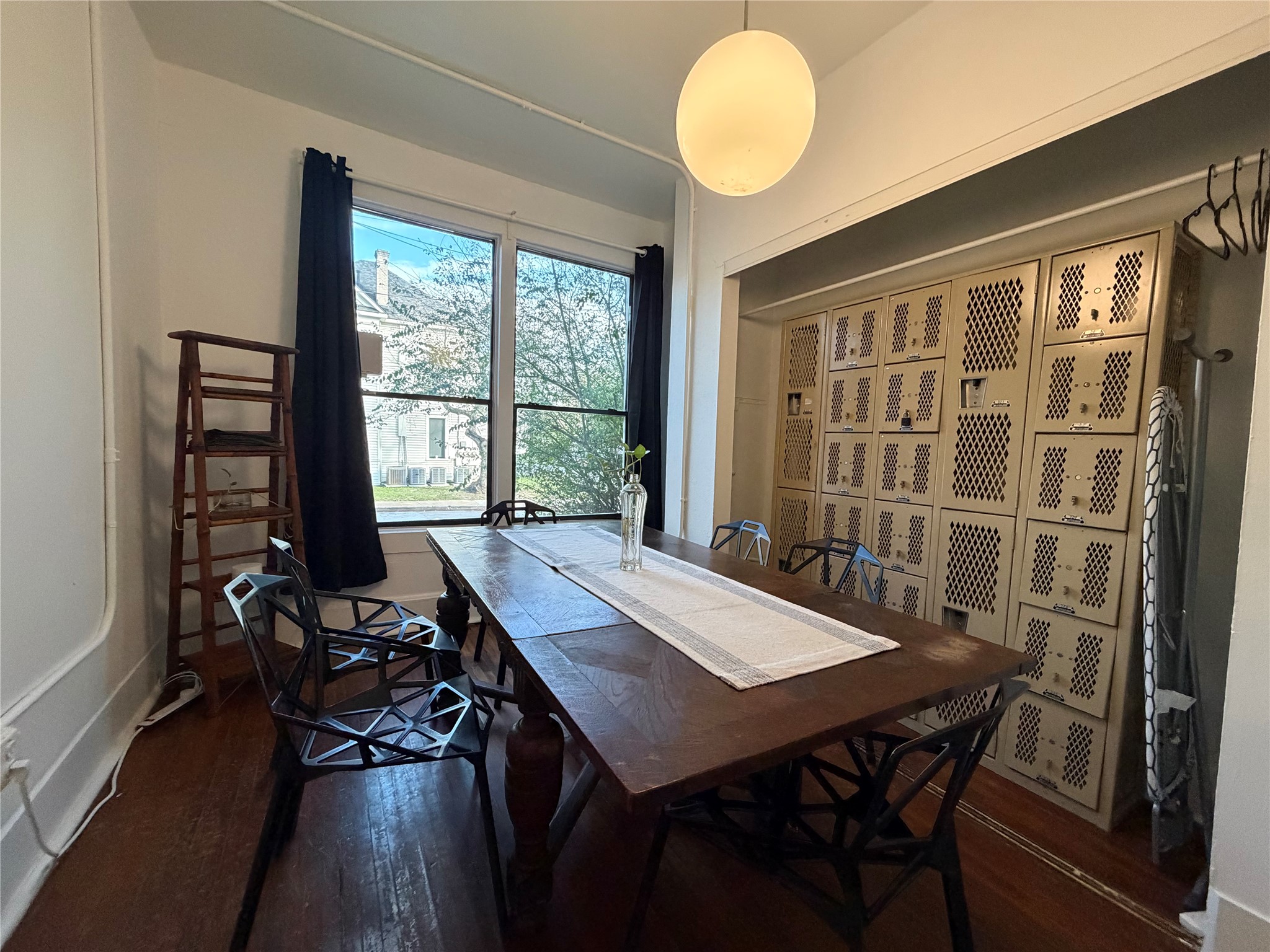 402 Hyde Park Boulevard 1 Property Photo 11