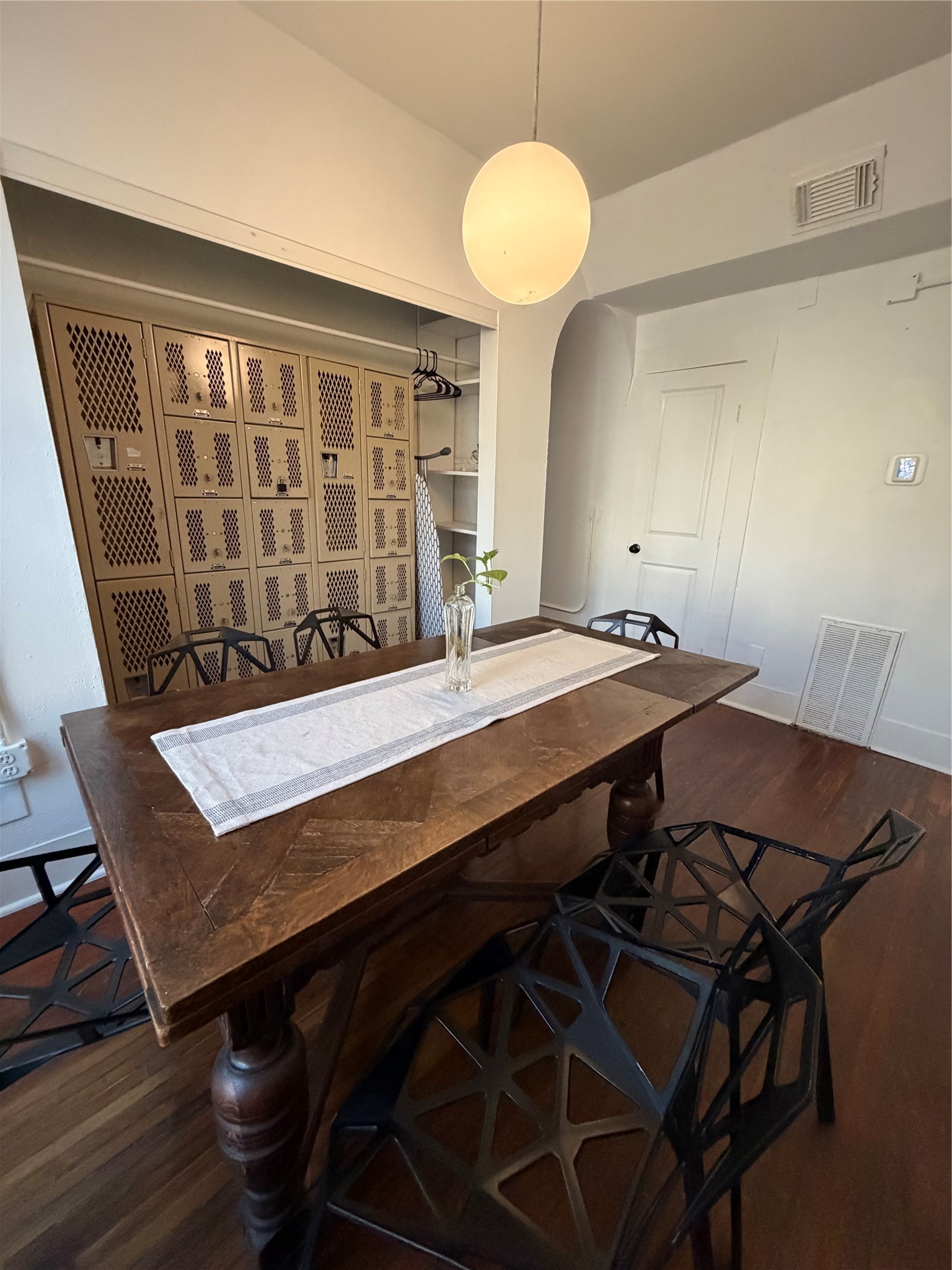 402 Hyde Park Boulevard 1 Property Photo 12