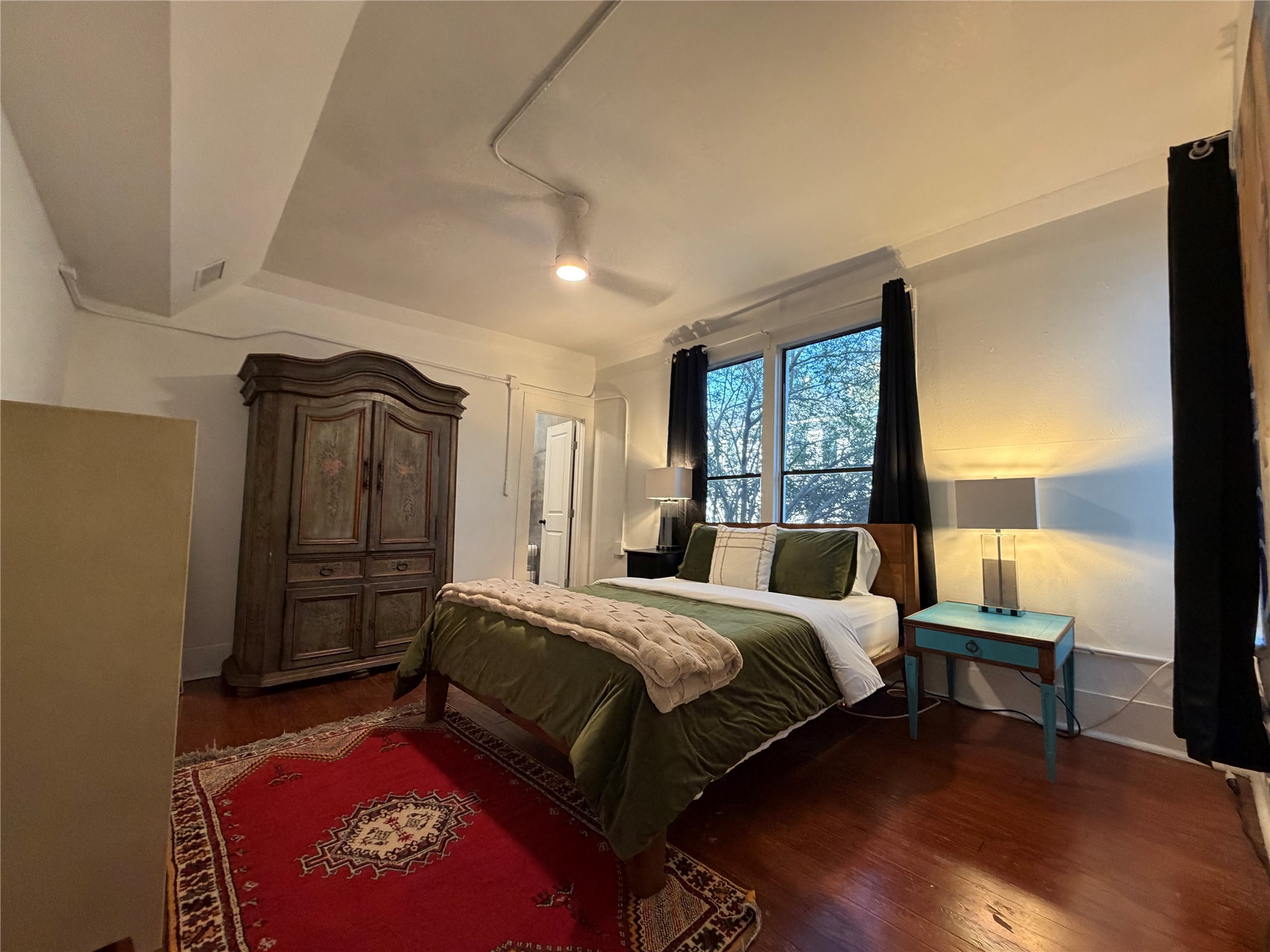 402 Hyde Park Boulevard 1 Property Photo 16