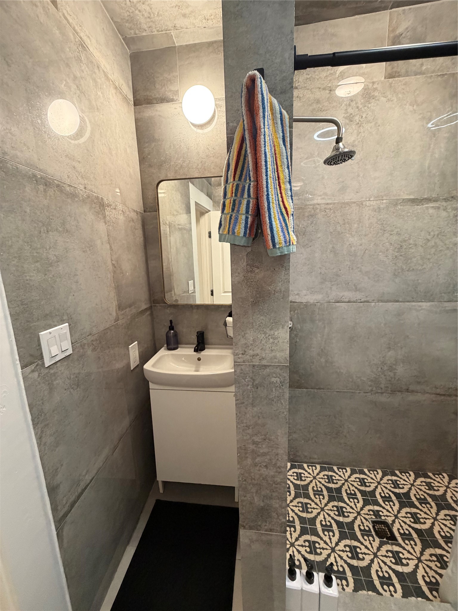 402 Hyde Park Boulevard 1 Property Photo 20