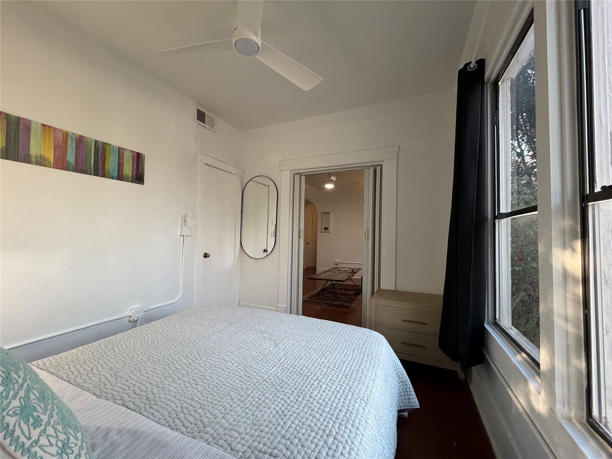 402 Hyde Park Boulevard 1 Property Photo 25