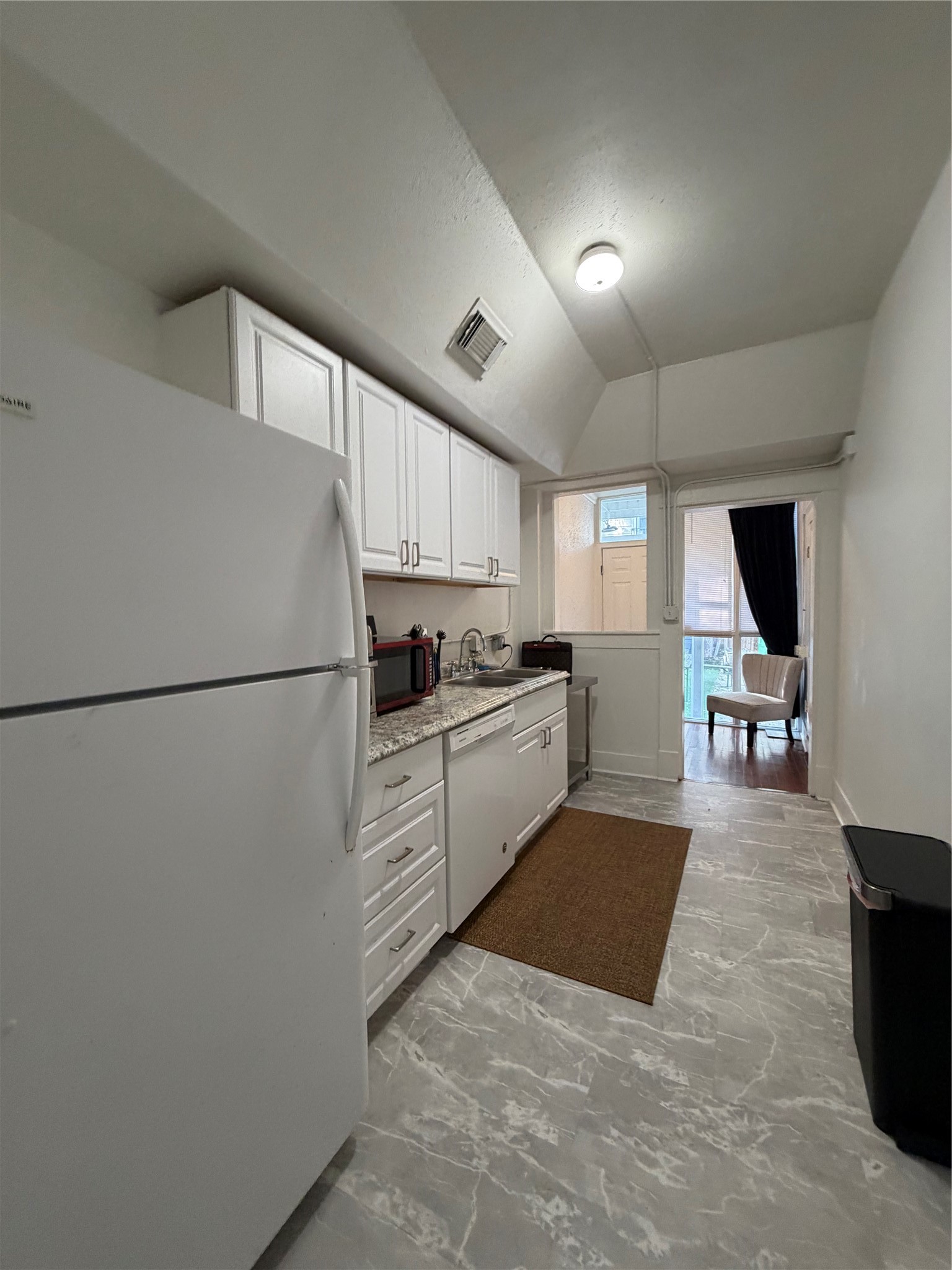 402 Hyde Park Boulevard 1 Property Photo 28