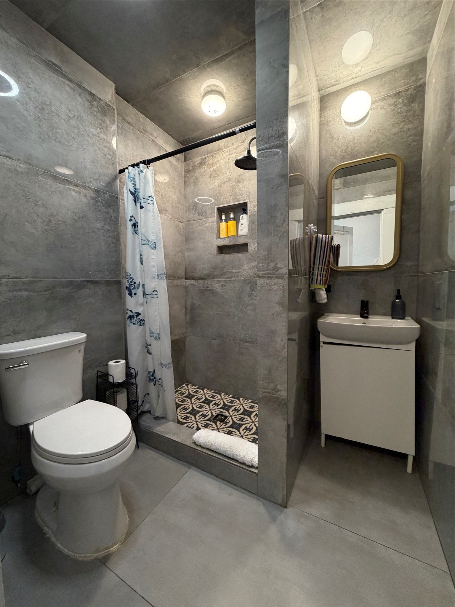 402 Hyde Park Boulevard 1 Property Photo 32