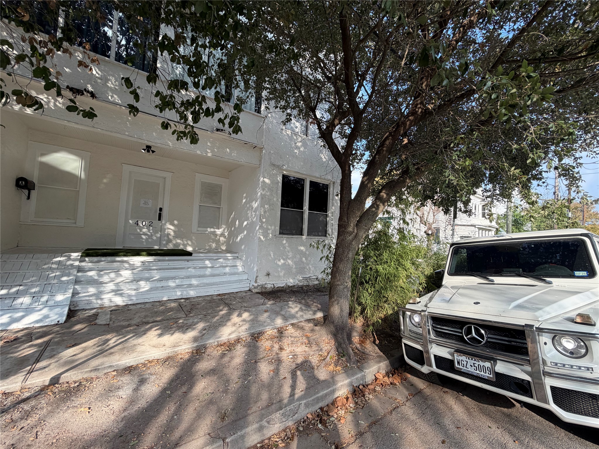 402 Hyde Park Boulevard 1 Property Photo 36