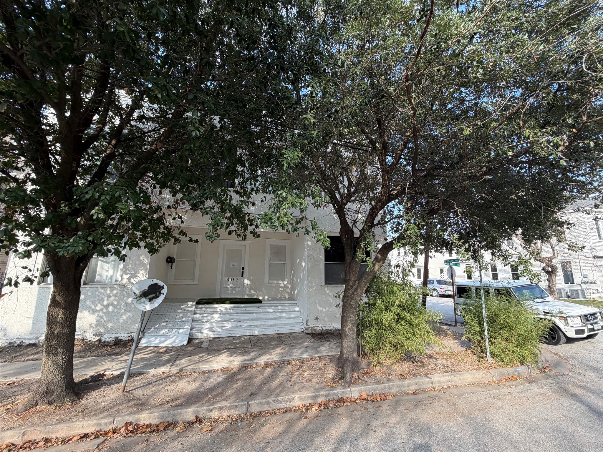 402 Hyde Park Boulevard 1 Property Photo 37