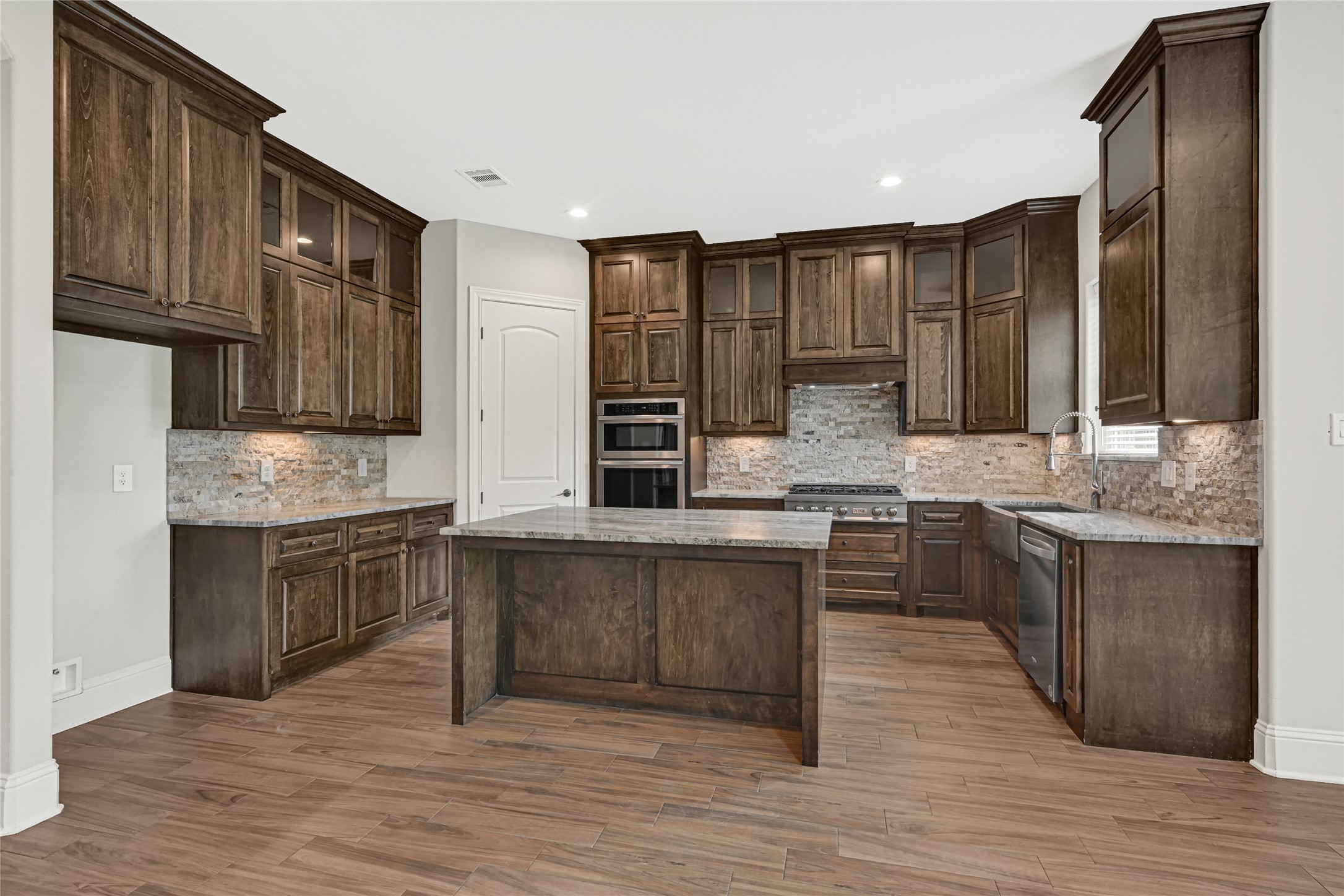 15410 Rosemary Lane Property Photo 8