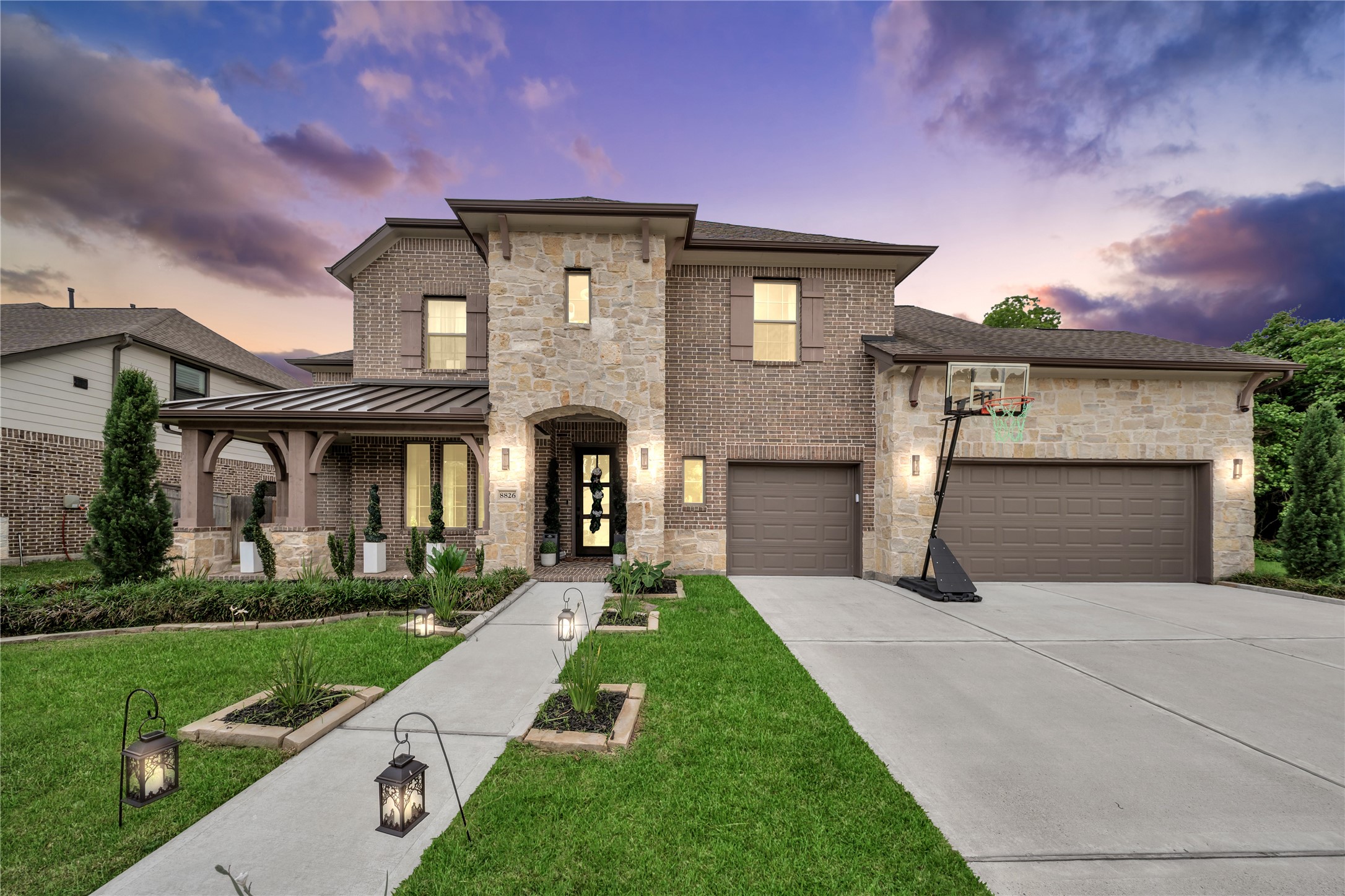 8826 Forest Side Drive Property Photo 1