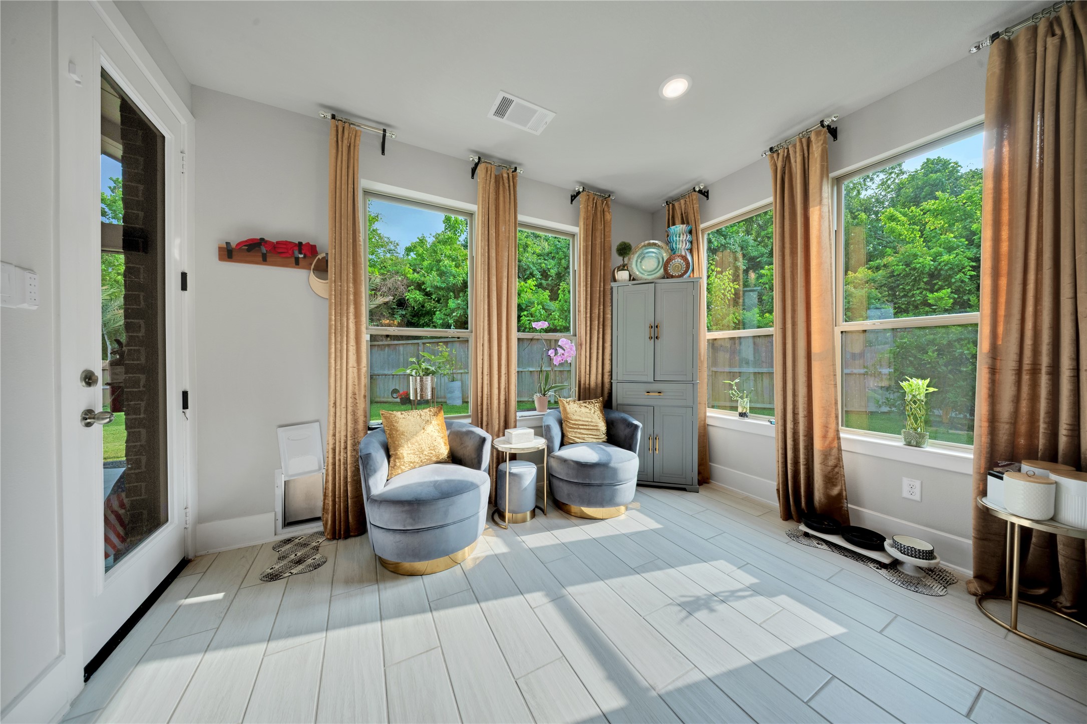 8826 Forest Side Drive Property Photo 16