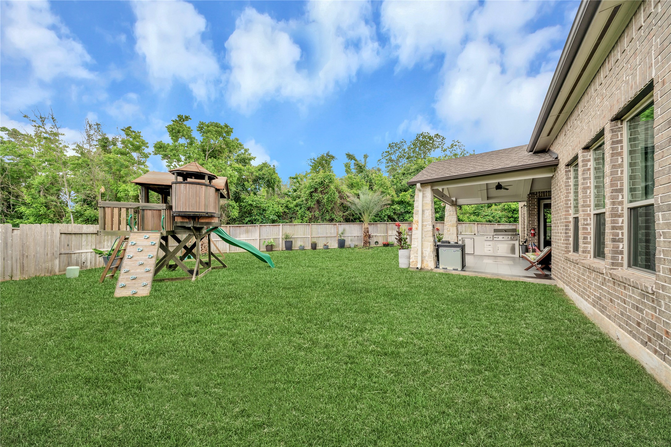 8826 Forest Side Drive Property Photo 32