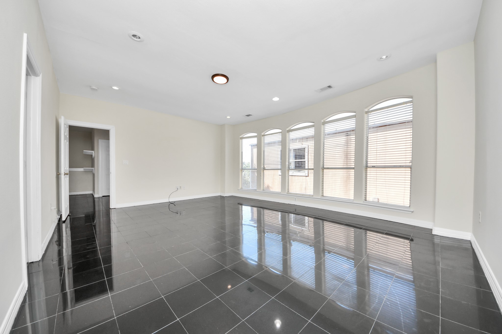 3014 Chenevert Street Property Photo 24