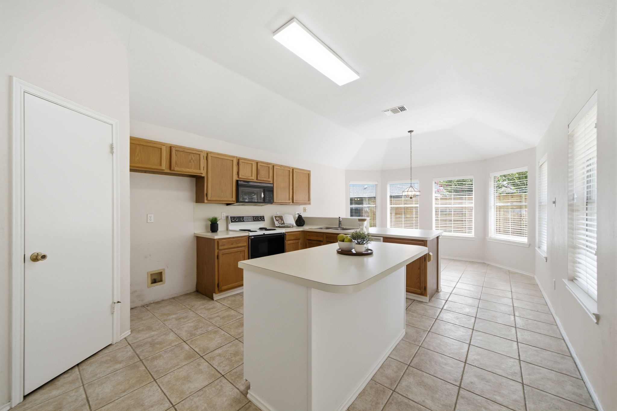 707 Laurel Grove Lane Property Photo 4