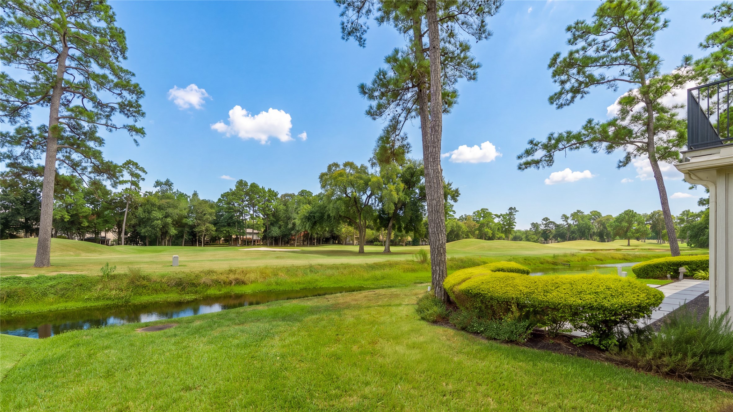 75 Huntsmans Horn Circle Property Photo 4