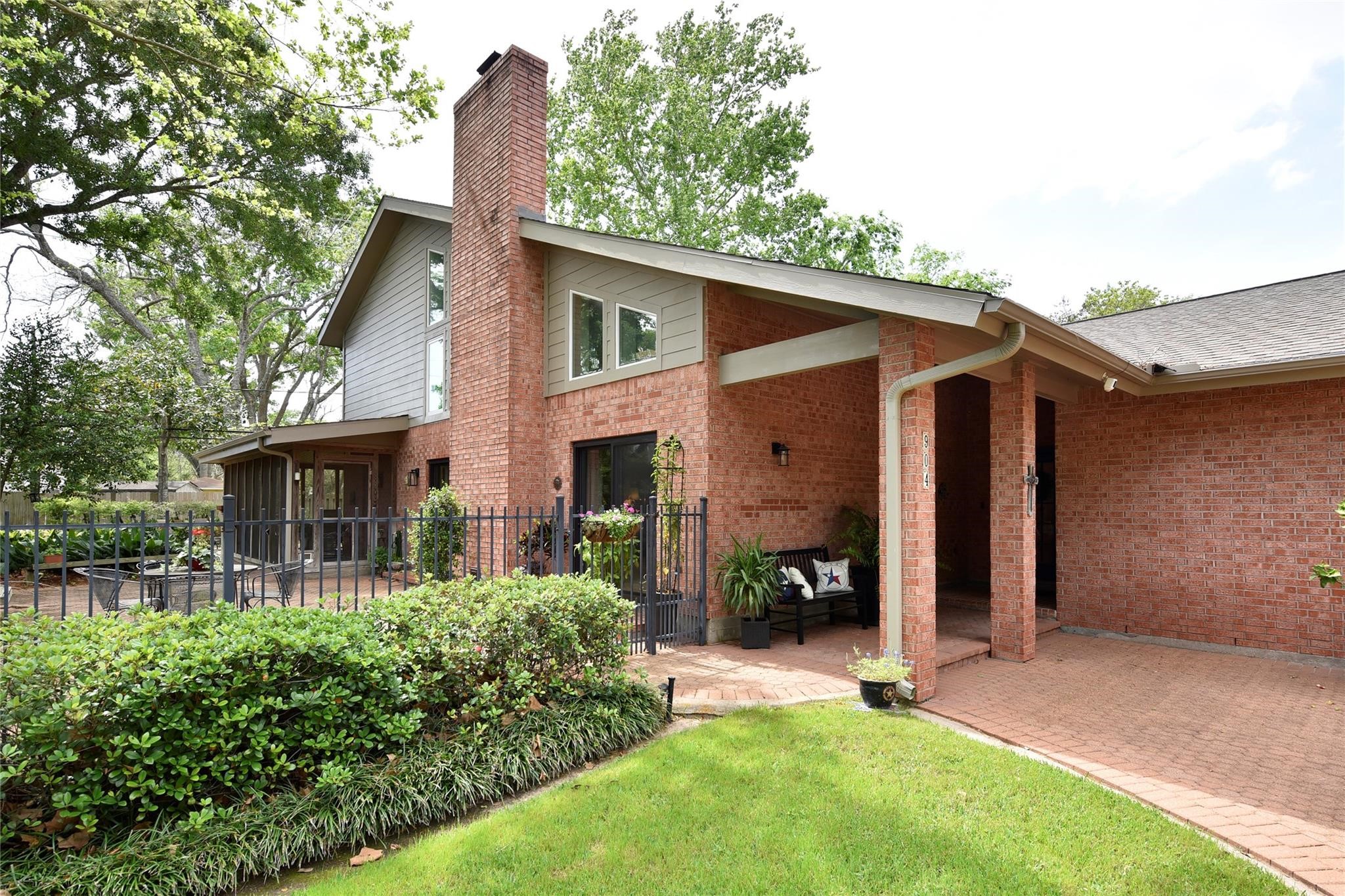 904 Winston Drive Property Photo 1