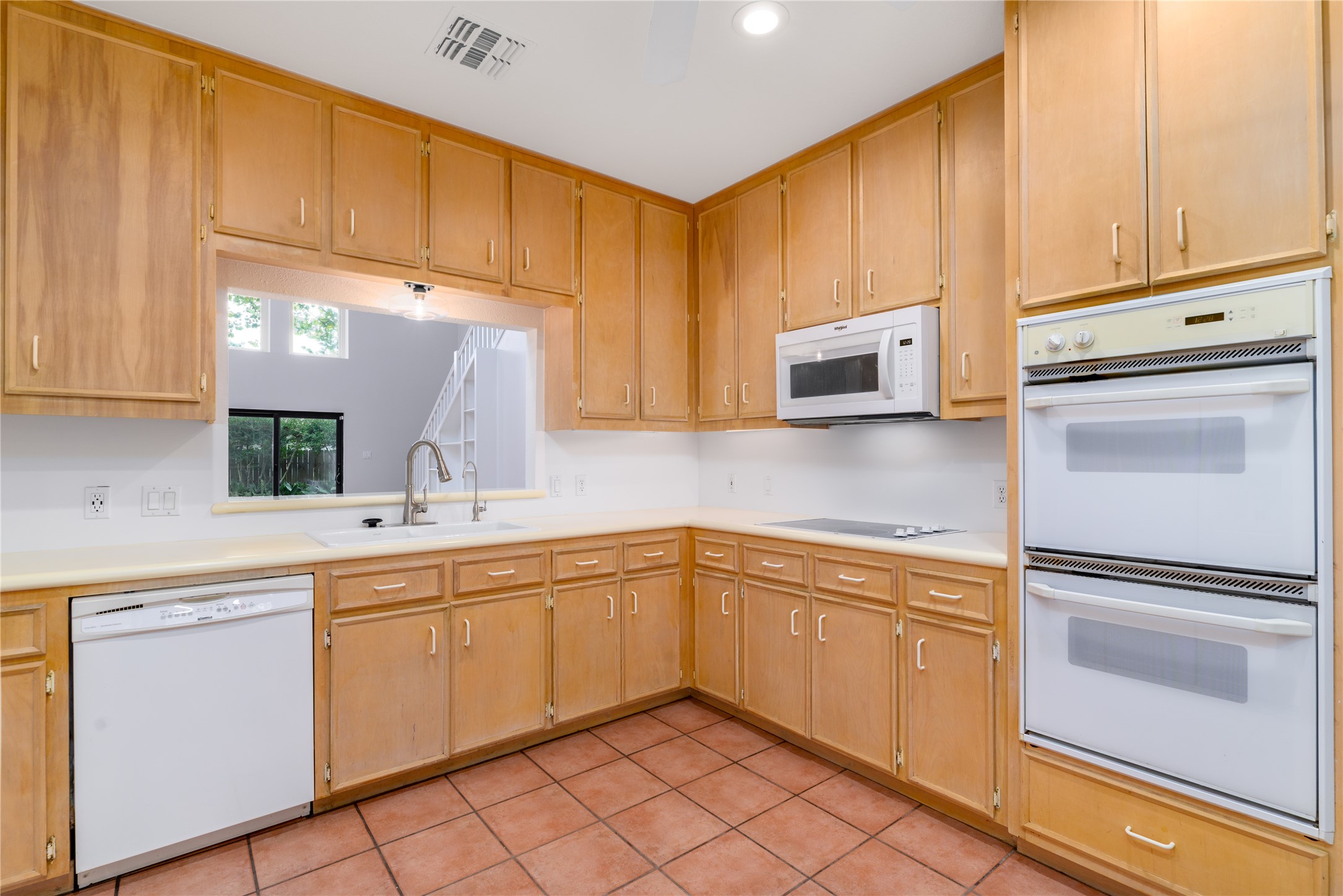 904 Winston Drive Property Photo 15