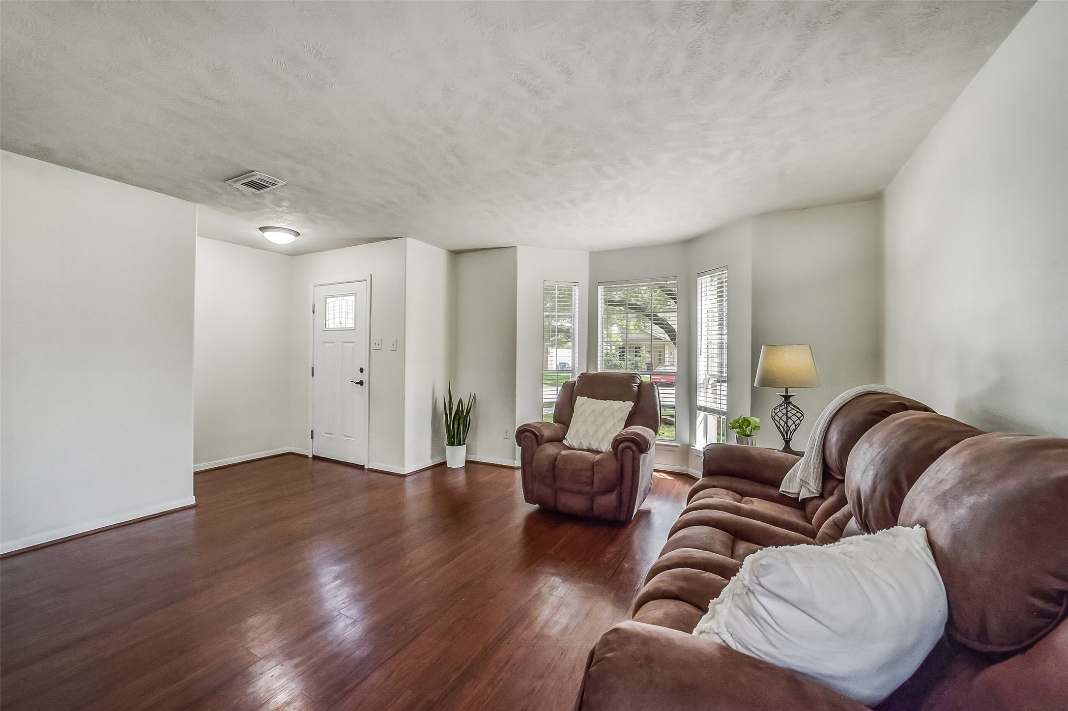 5014 Winding View Lane Property Photo 4