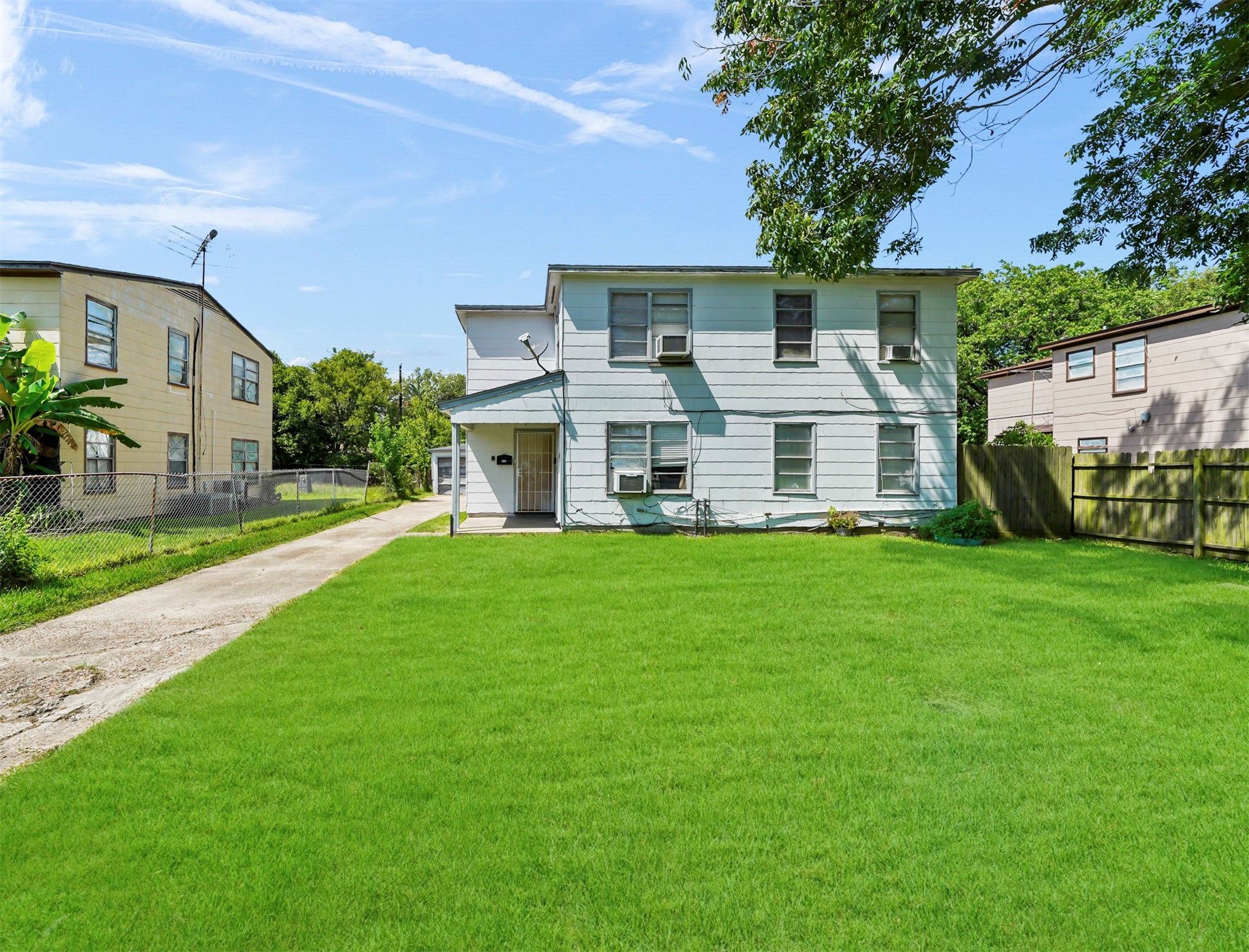 1130 7th Avenue N Property Photo 3
