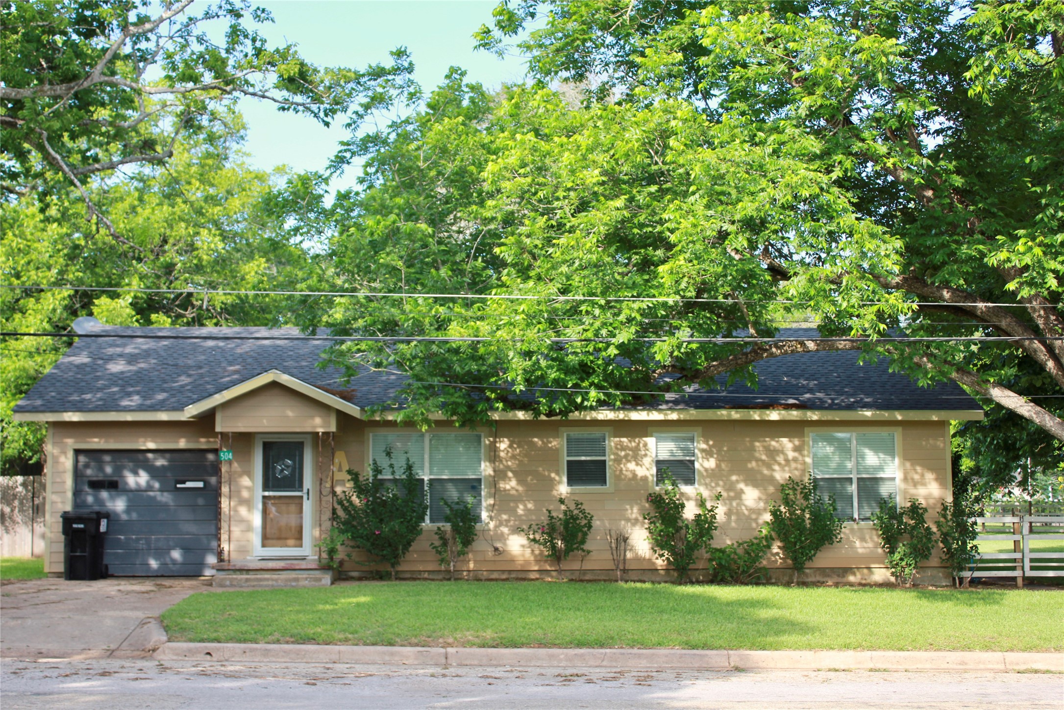 504 Hale Street Property Photo