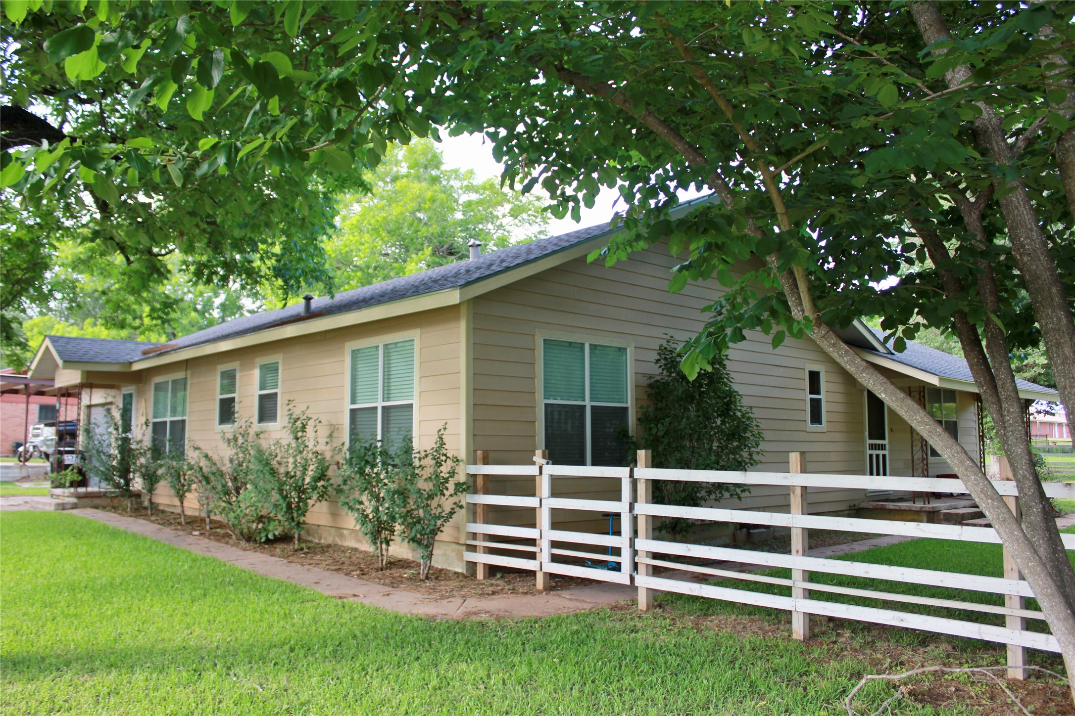 504 Hale Street Property Photo 7