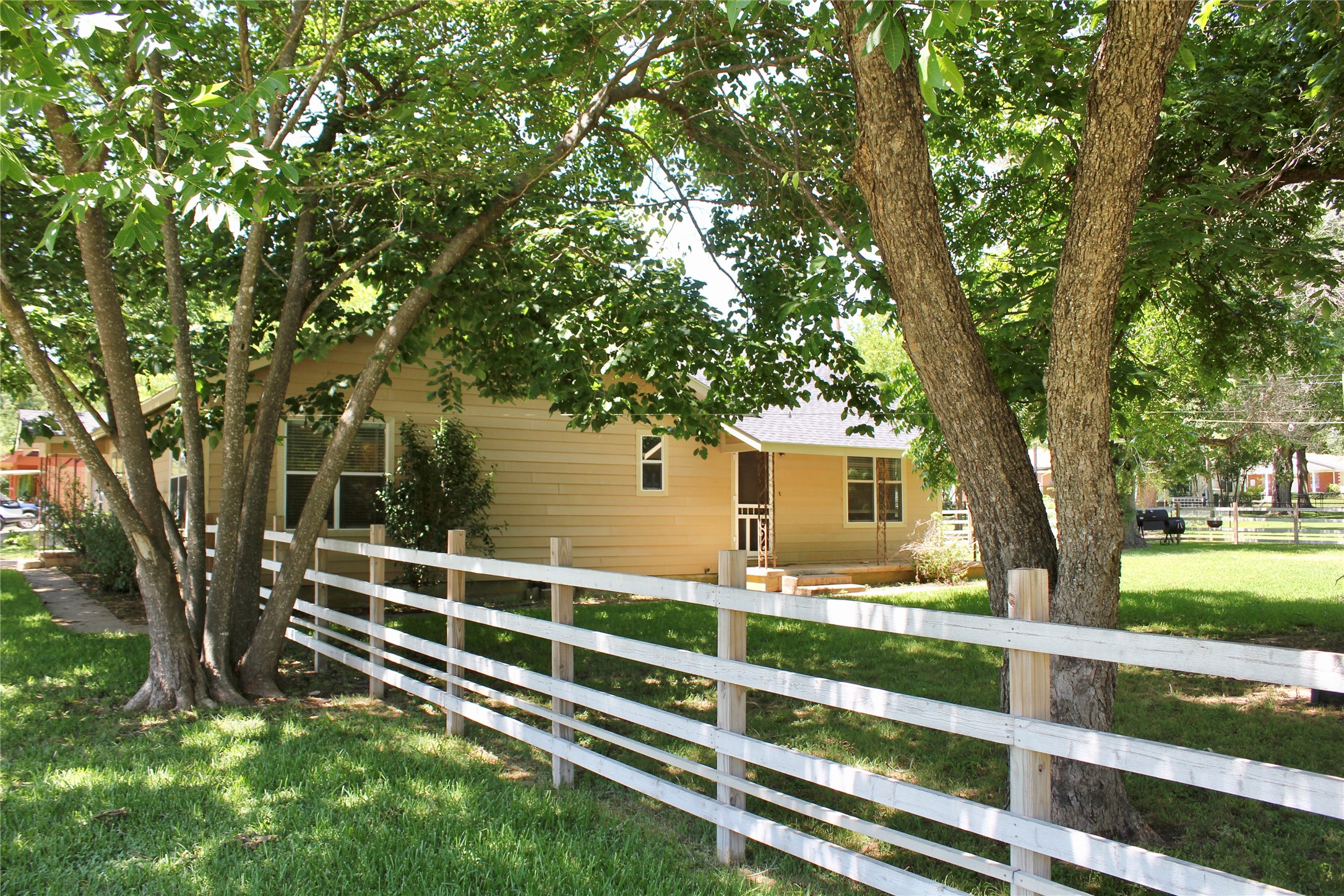 504 Hale Street Property Photo 8