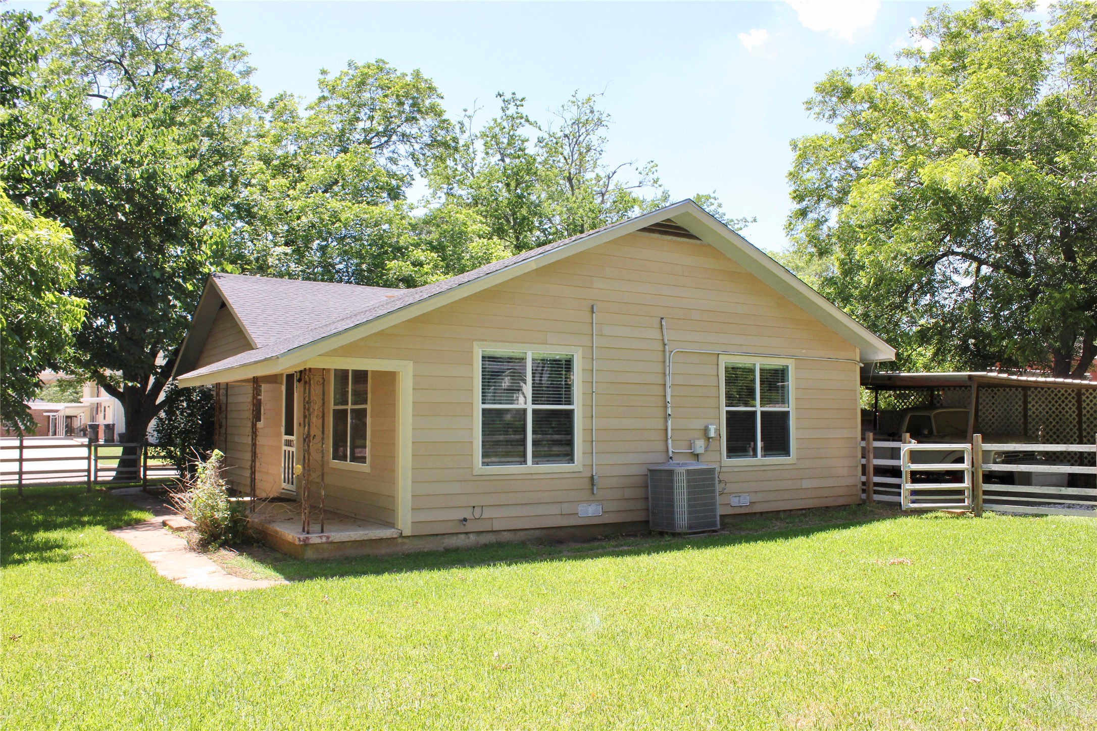 504 Hale Street Property Photo 14
