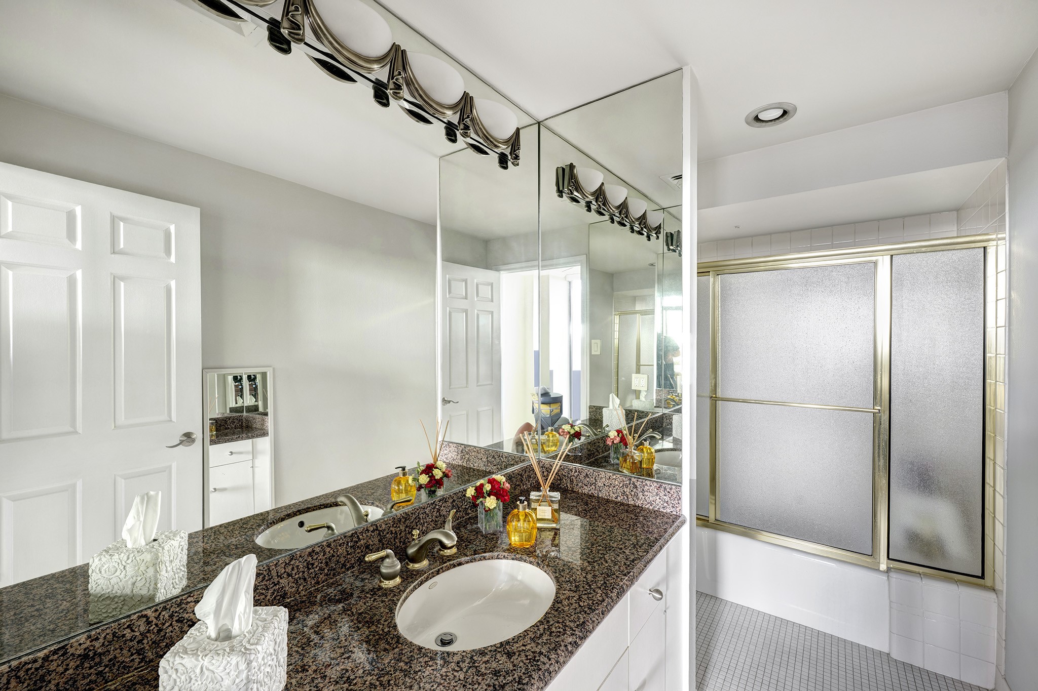 15 Greenway Plaza 17b Property Photo 5