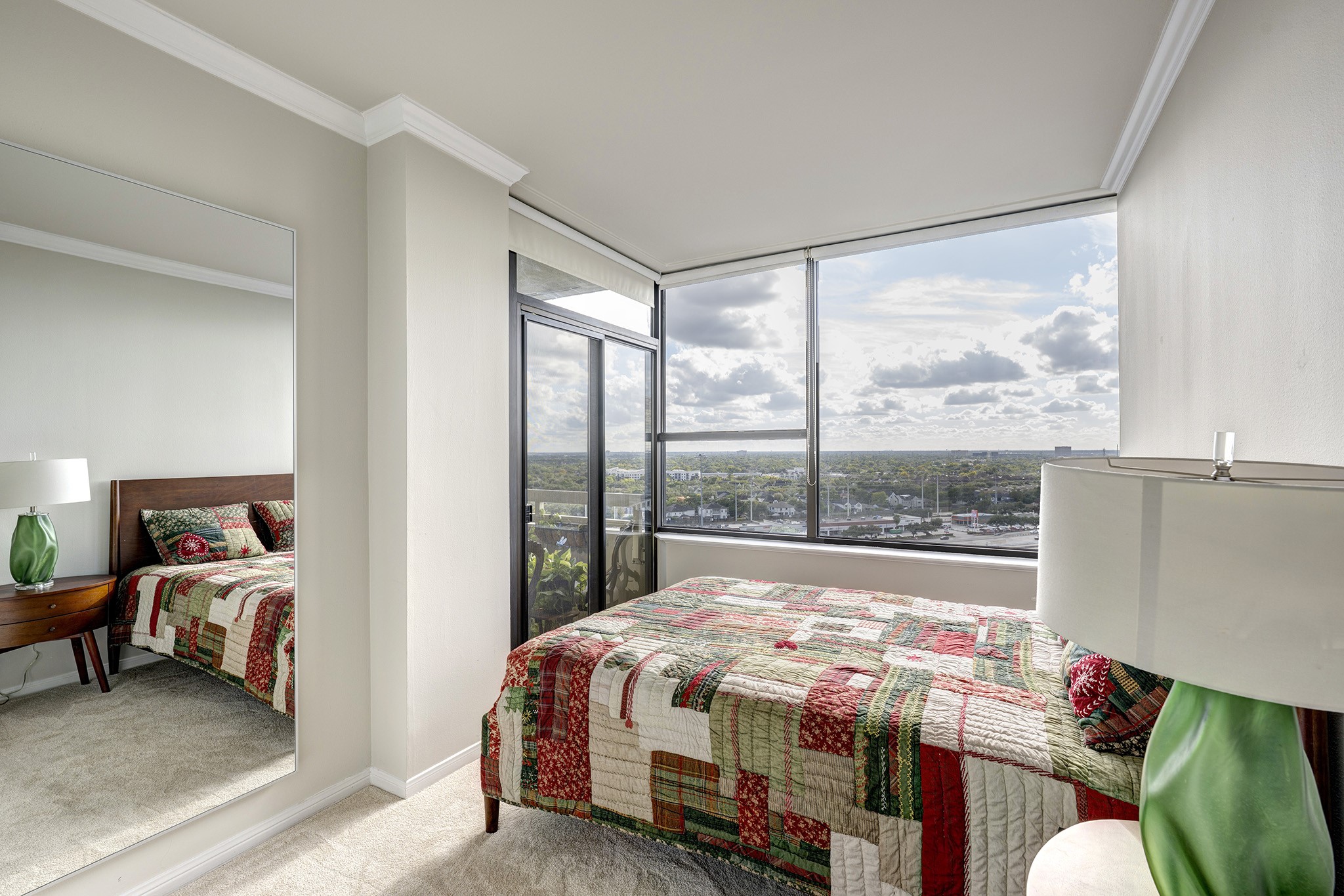 15 Greenway Plaza 17b Property Photo 6