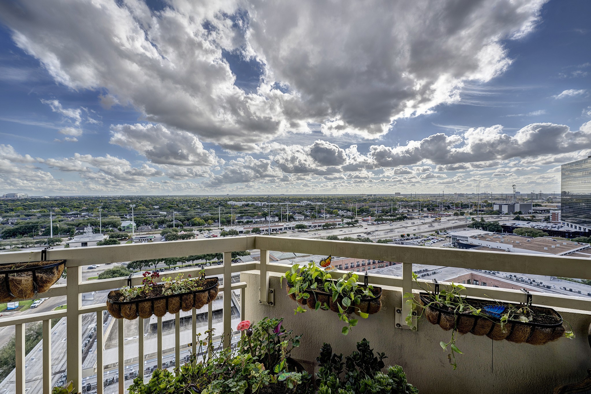 15 Greenway Plaza 17b Property Photo 9