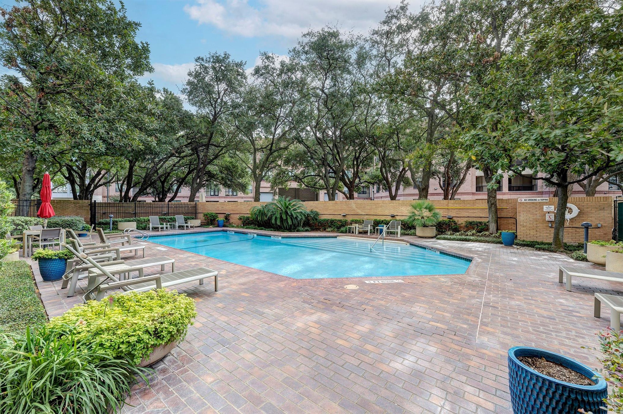 15 Greenway Plaza 17b Property Photo 12