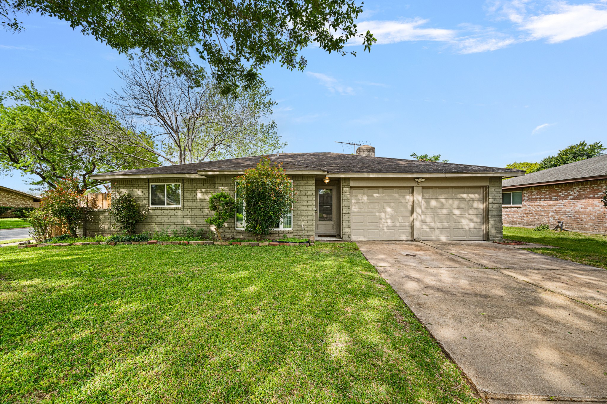 6230 Knollwest Drive Property Photo 2