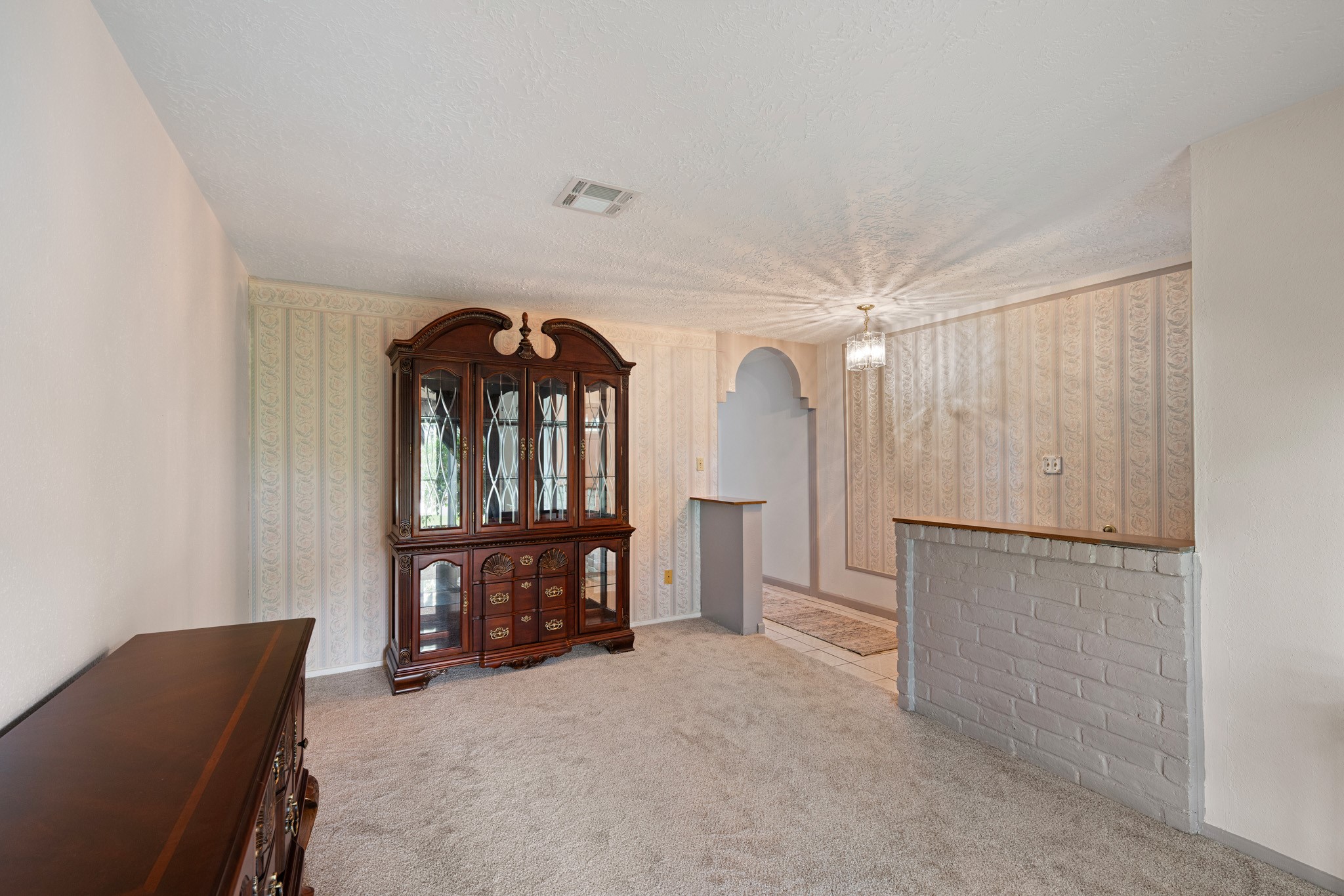 6230 Knollwest Drive Property Photo 5