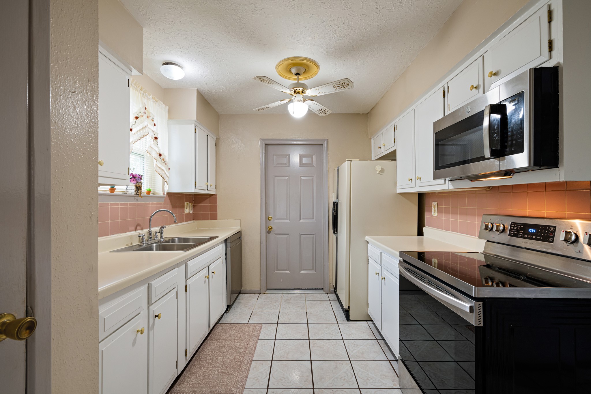 6230 Knollwest Drive Property Photo 10