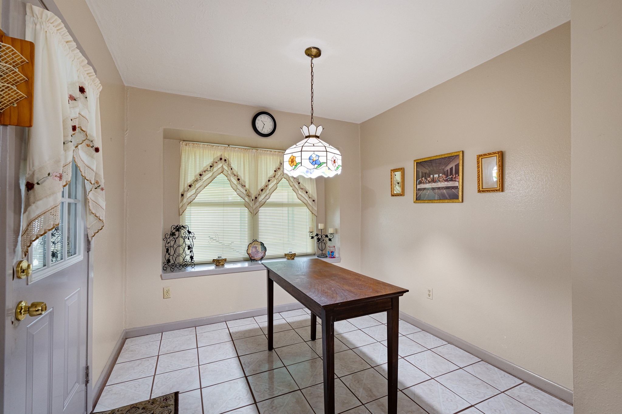 6230 Knollwest Drive Property Photo 12