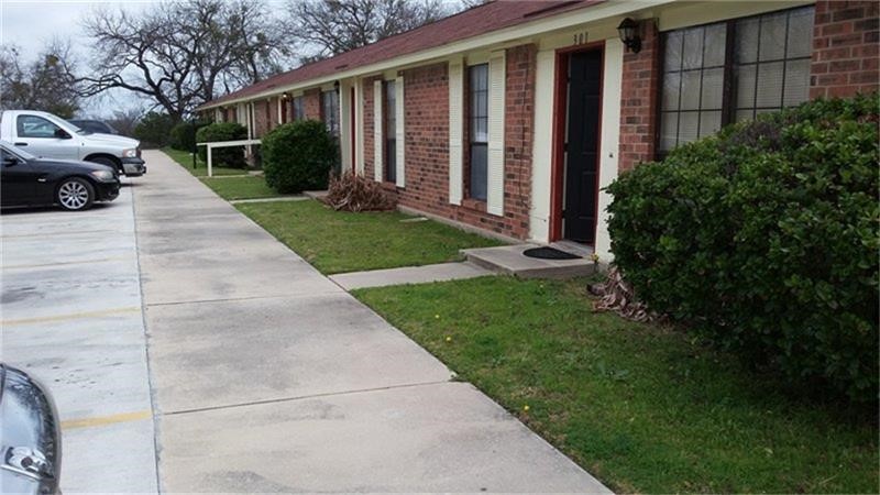 1311 Central Tx Expressway Property Photo 1