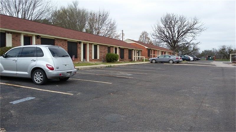 1311 Central Tx Expressway Property Photo 3