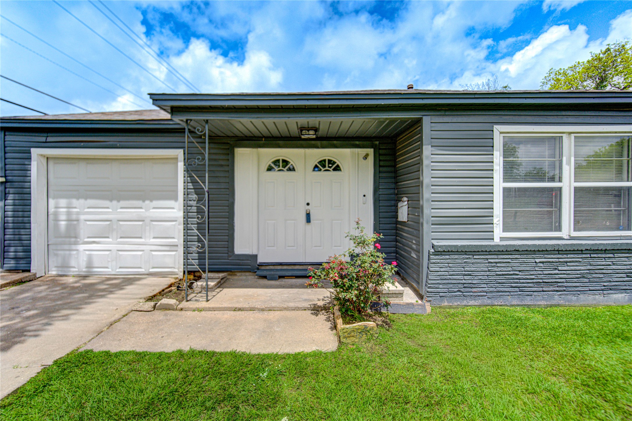 7318 Hummingbird Lane Property Photo 3