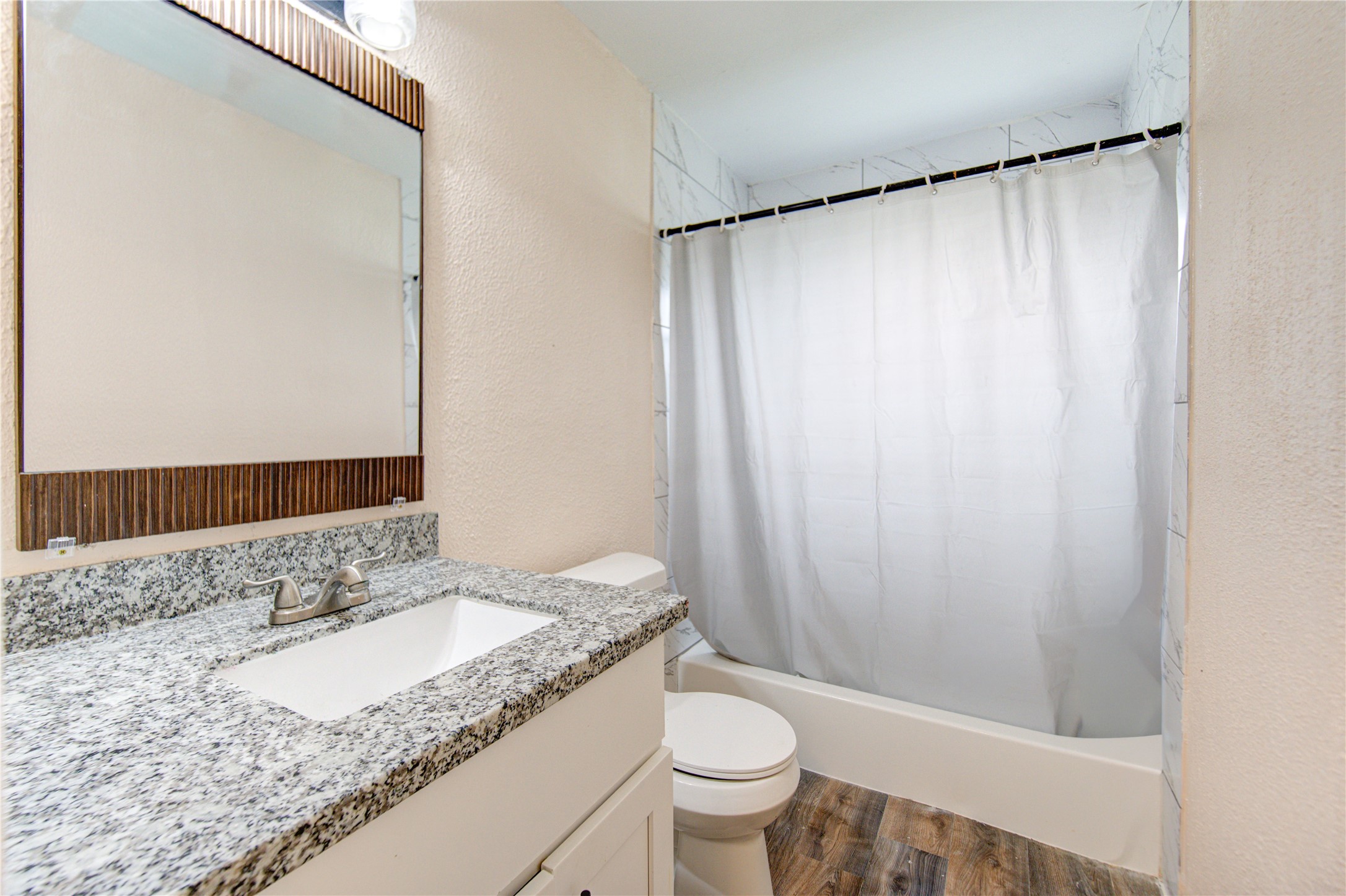 7318 Hummingbird Lane Property Photo 4