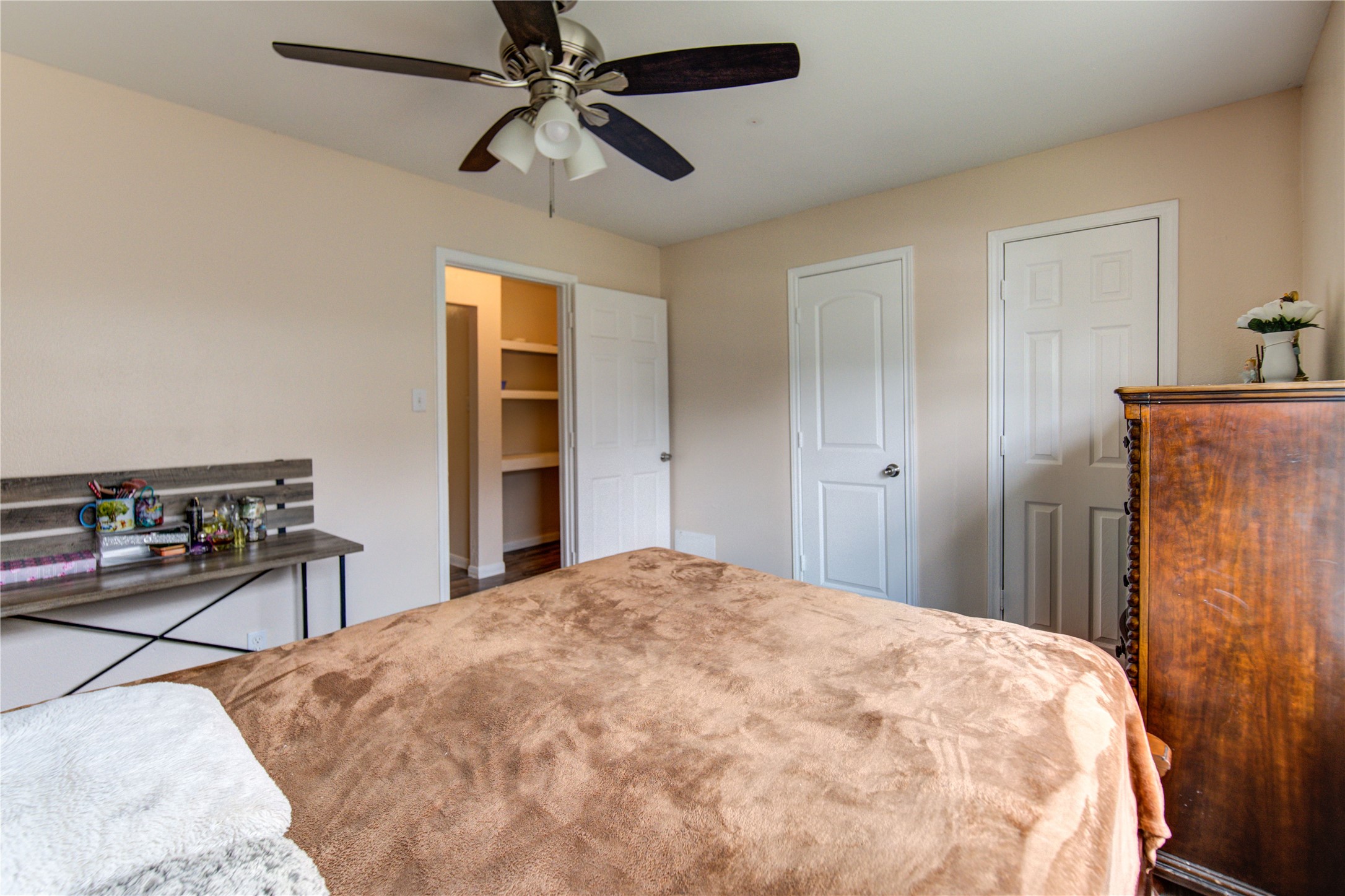 7318 Hummingbird Lane Property Photo 6