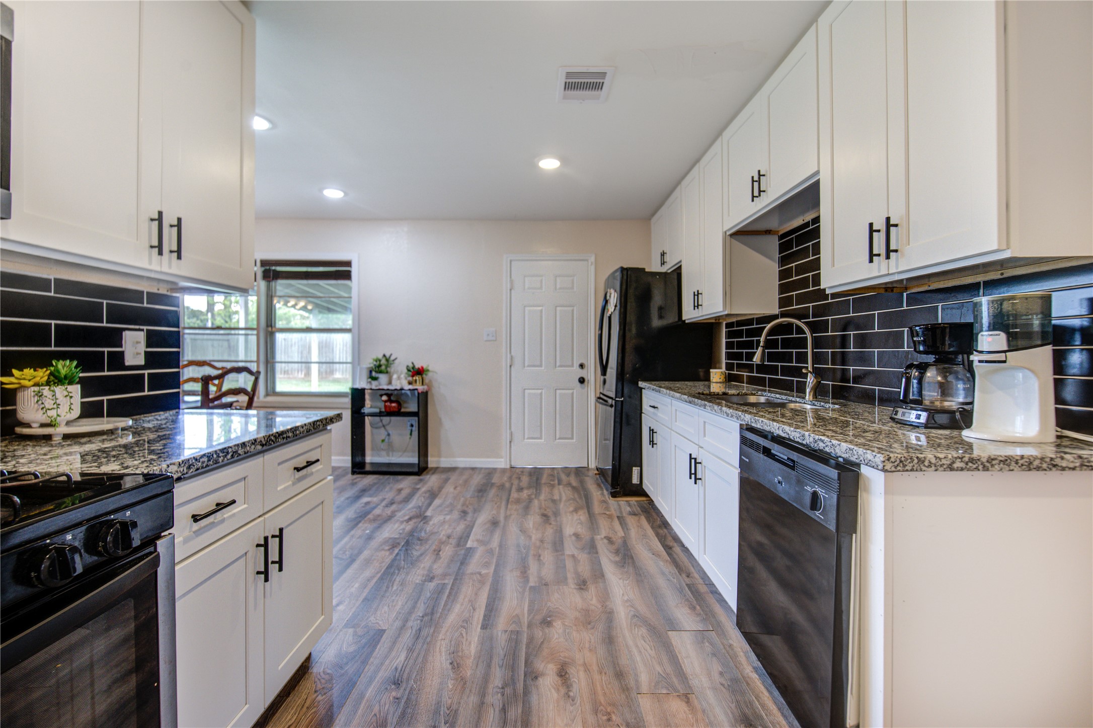 7318 Hummingbird Lane Property Photo 16