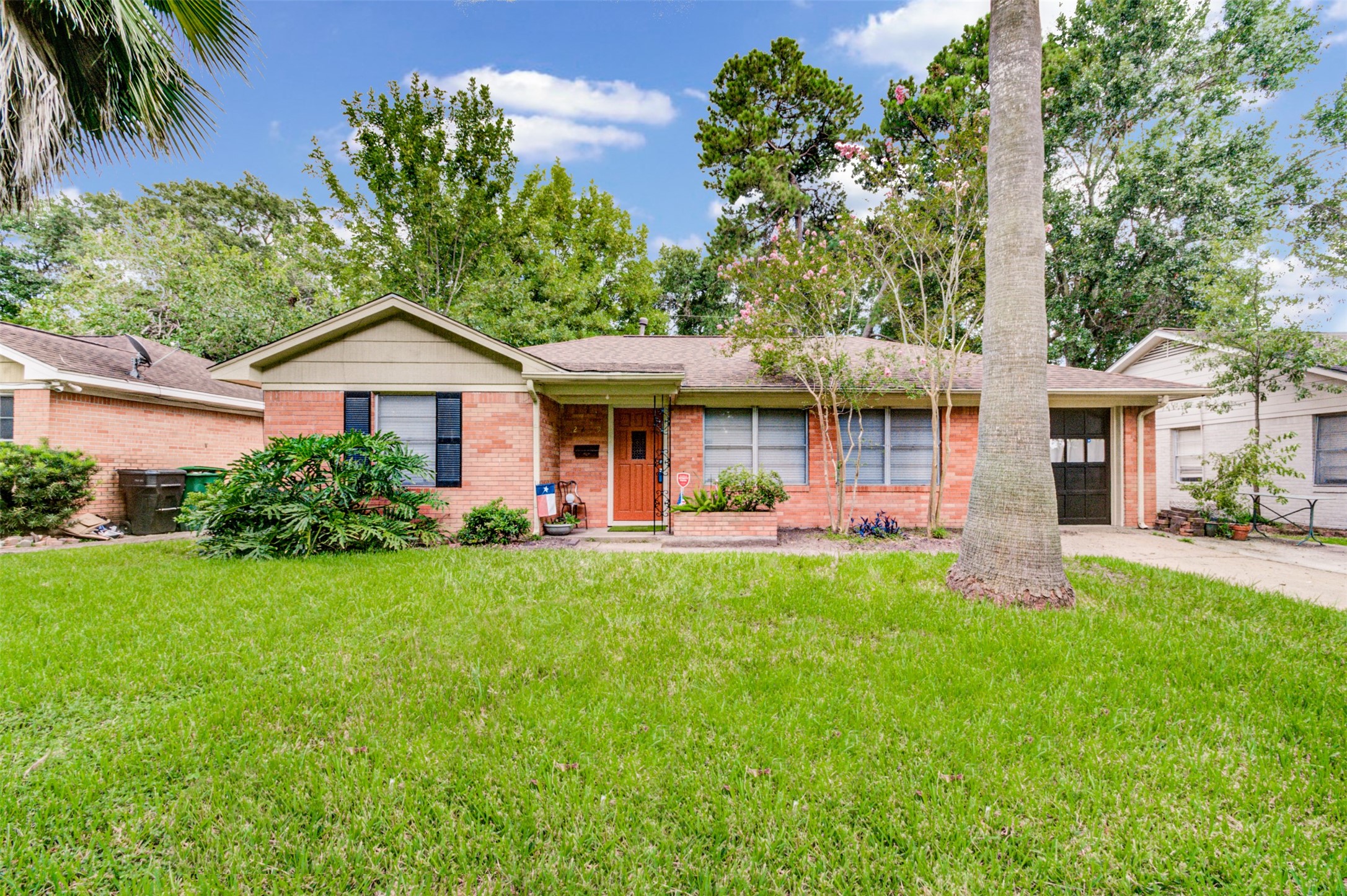 2219 Wakefield Drive Property Photo 2
